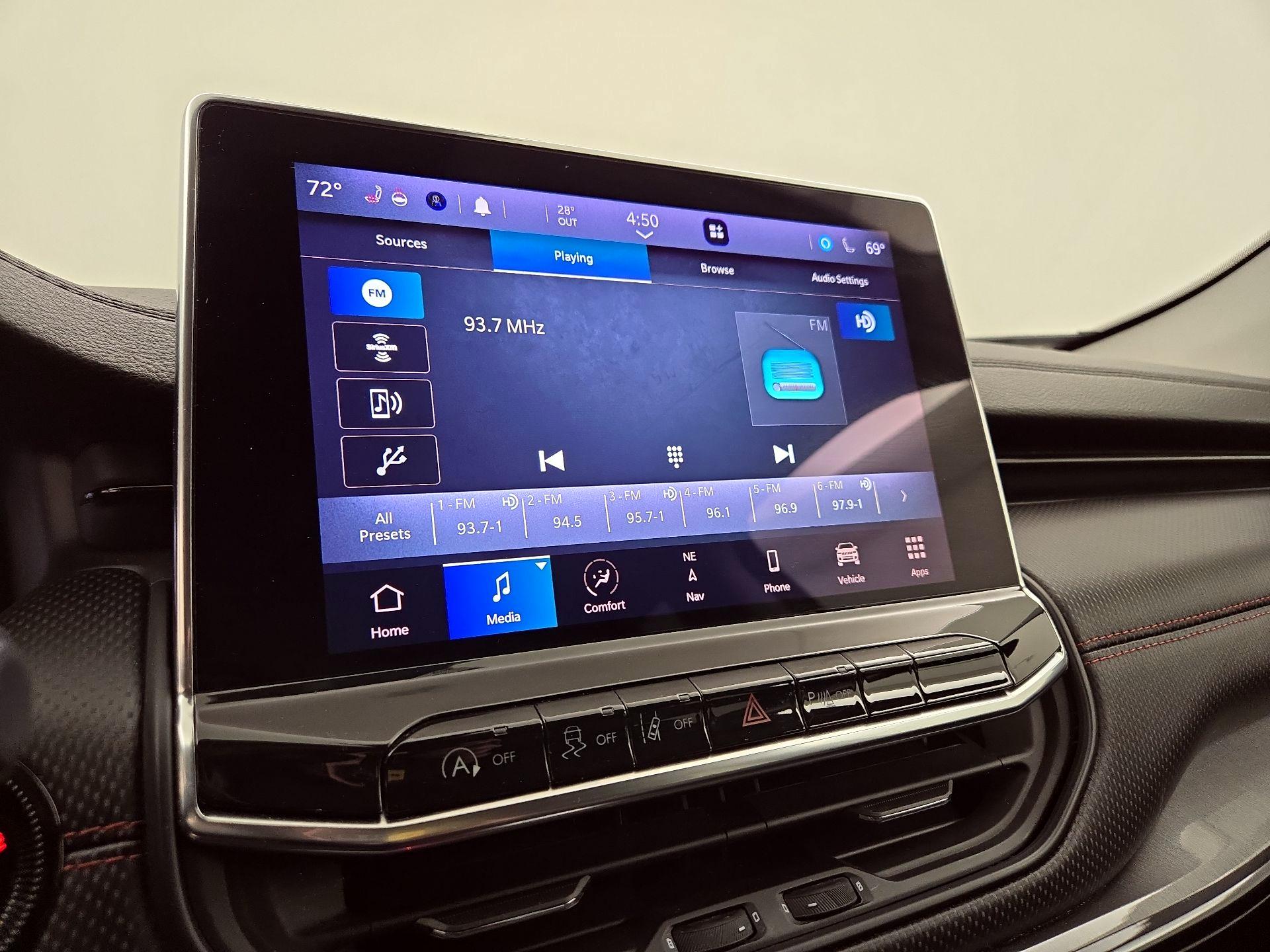 Thumbnail: 2022 Jeep Compass - 16