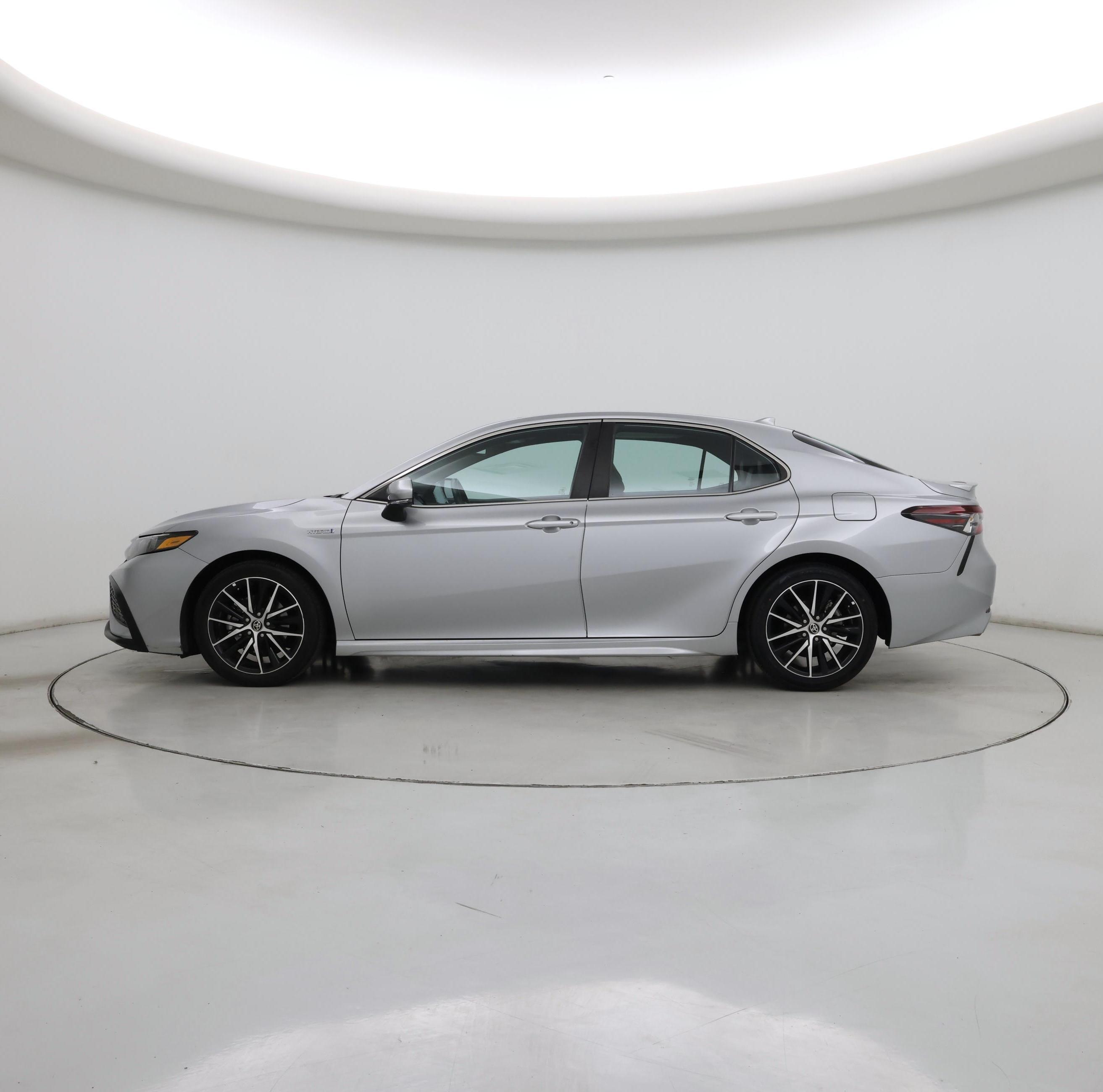 Thumbnail: 2021 Toyota Camry - 3