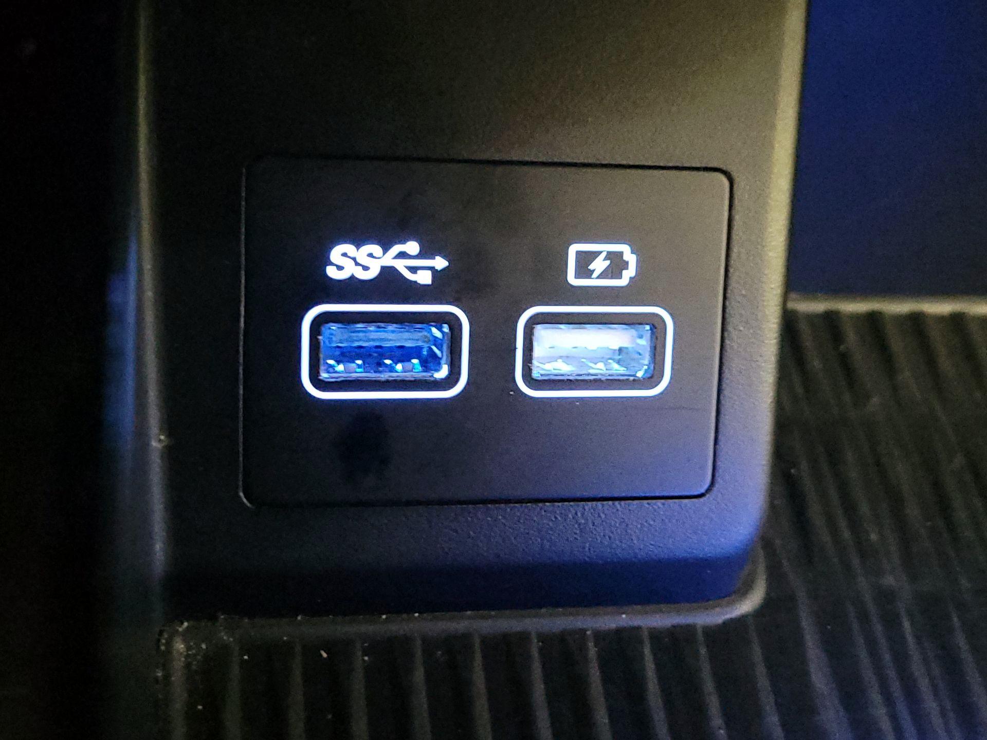 Thumbnail: 2023 Genesis G80 - 19