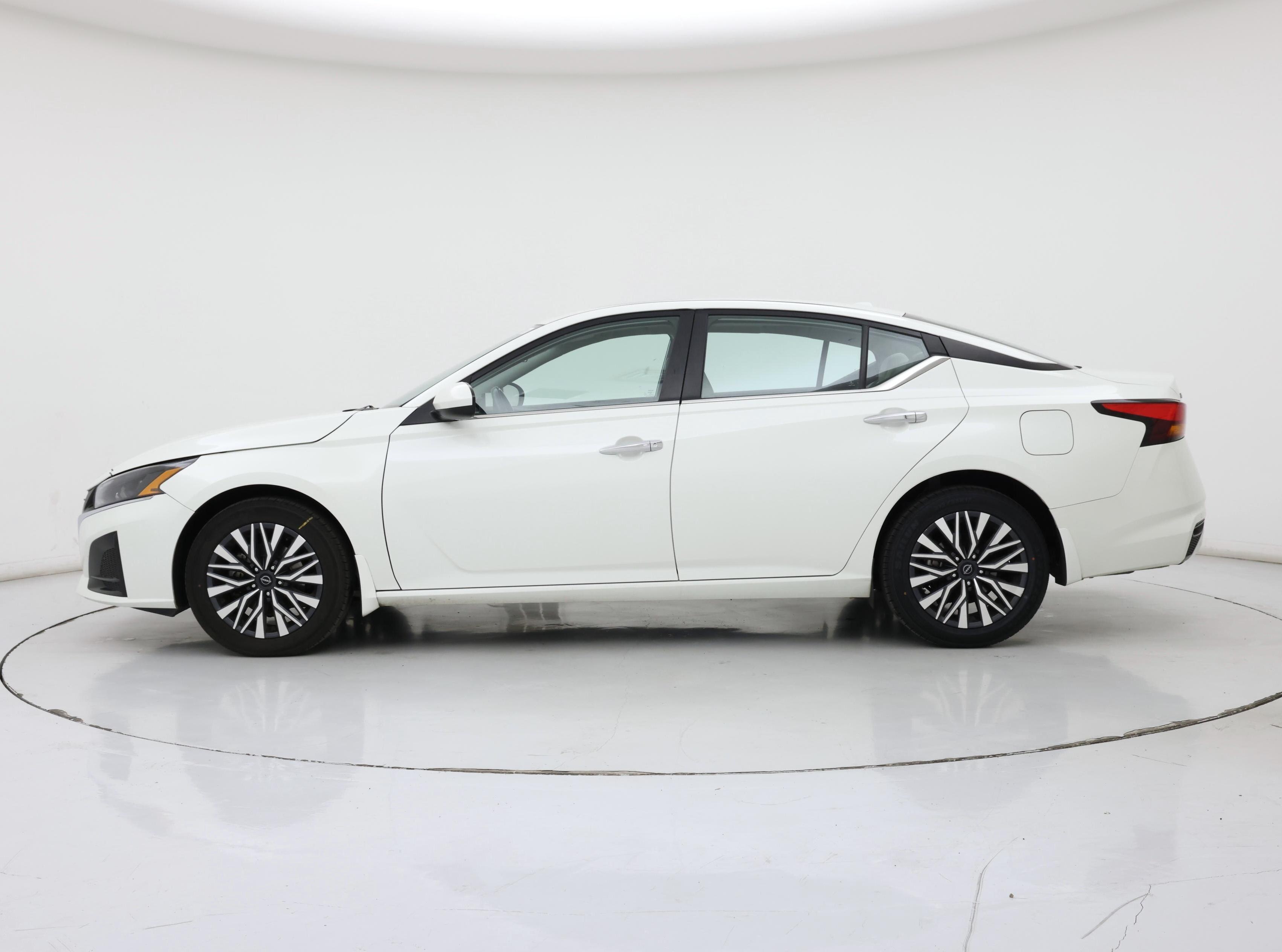 Thumbnail: 2023 Nissan Altima - 3