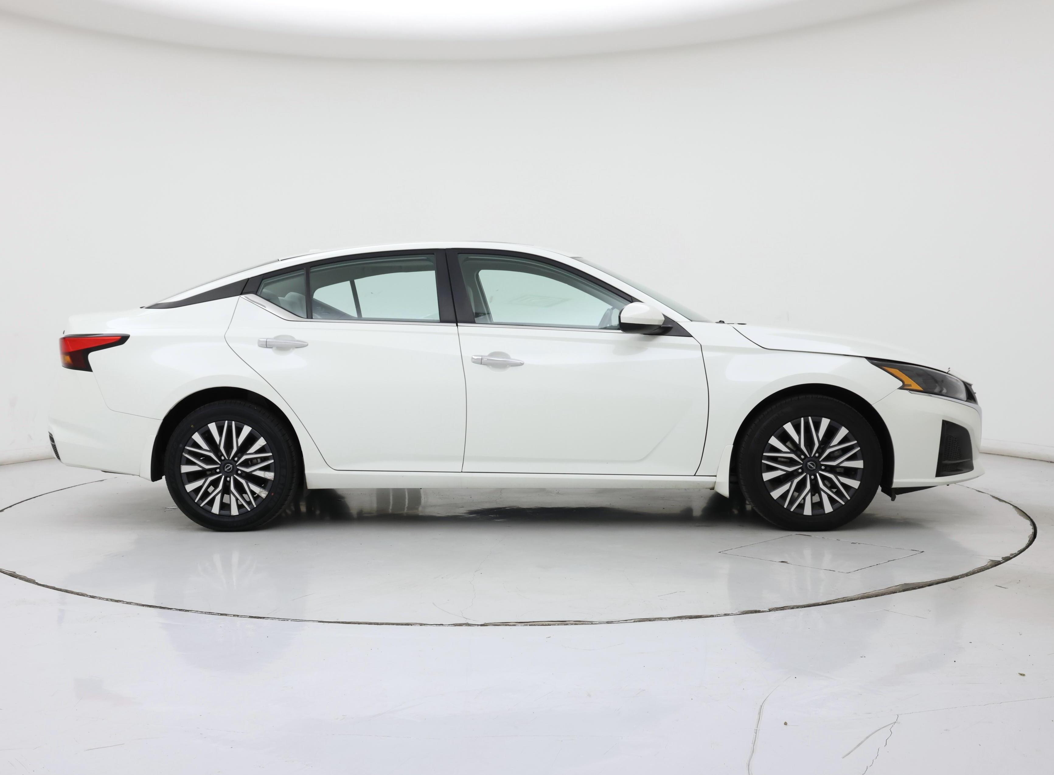 Thumbnail: 2023 Nissan Altima - 7