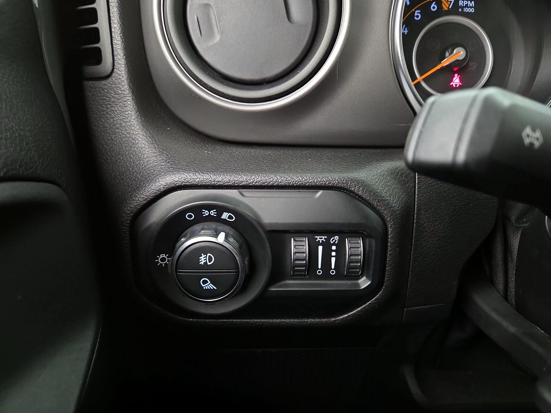 Thumbnail: 2021 Jeep Gladiator - 13