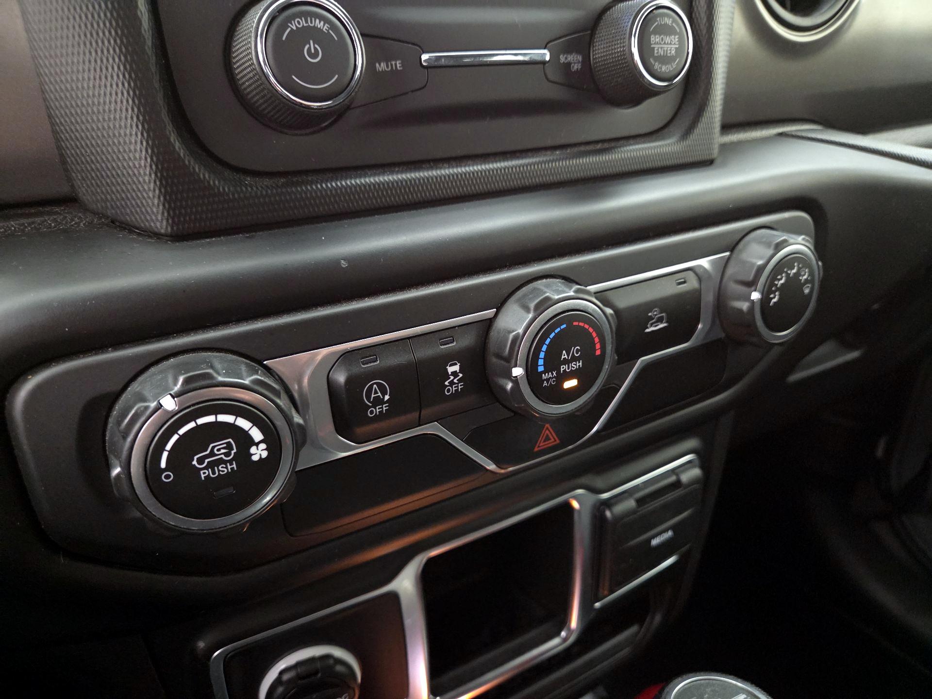 Thumbnail: 2021 Jeep Gladiator - 16