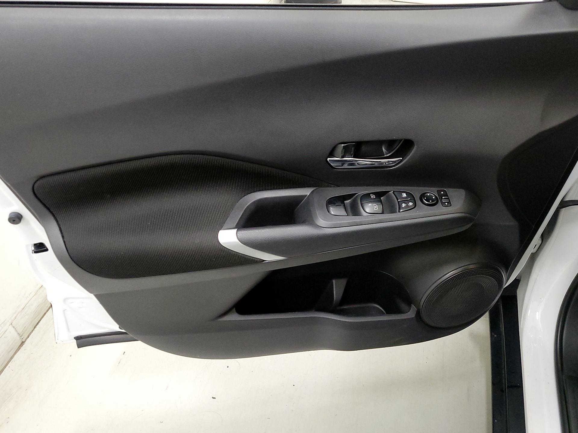 Thumbnail: 2021 Nissan Kicks - 12