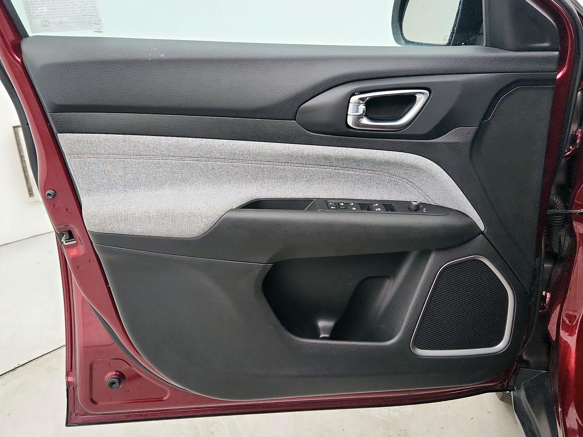 Thumbnail: 2022 Jeep Compass - 12