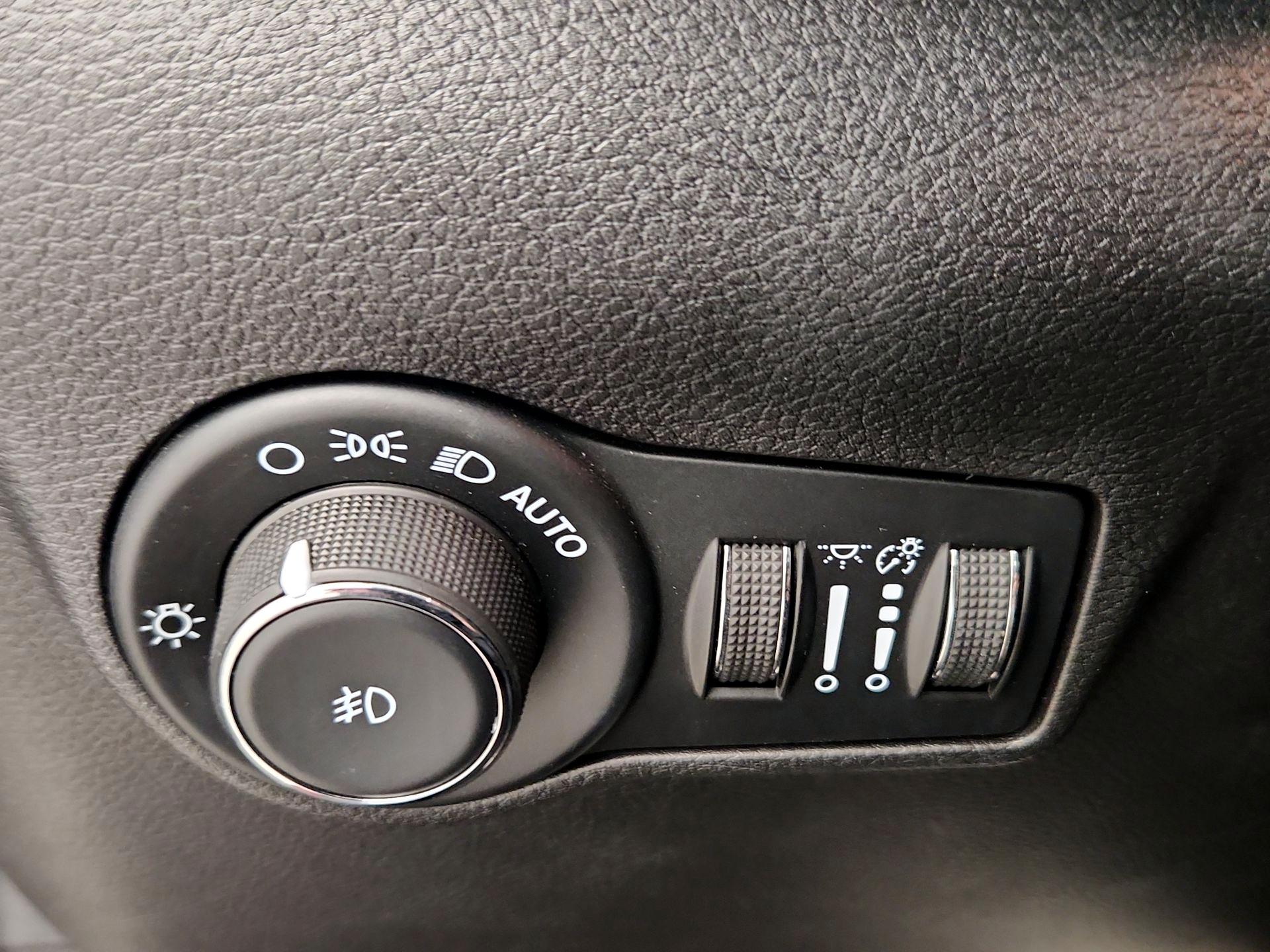 Thumbnail: 2022 Jeep Compass - 13