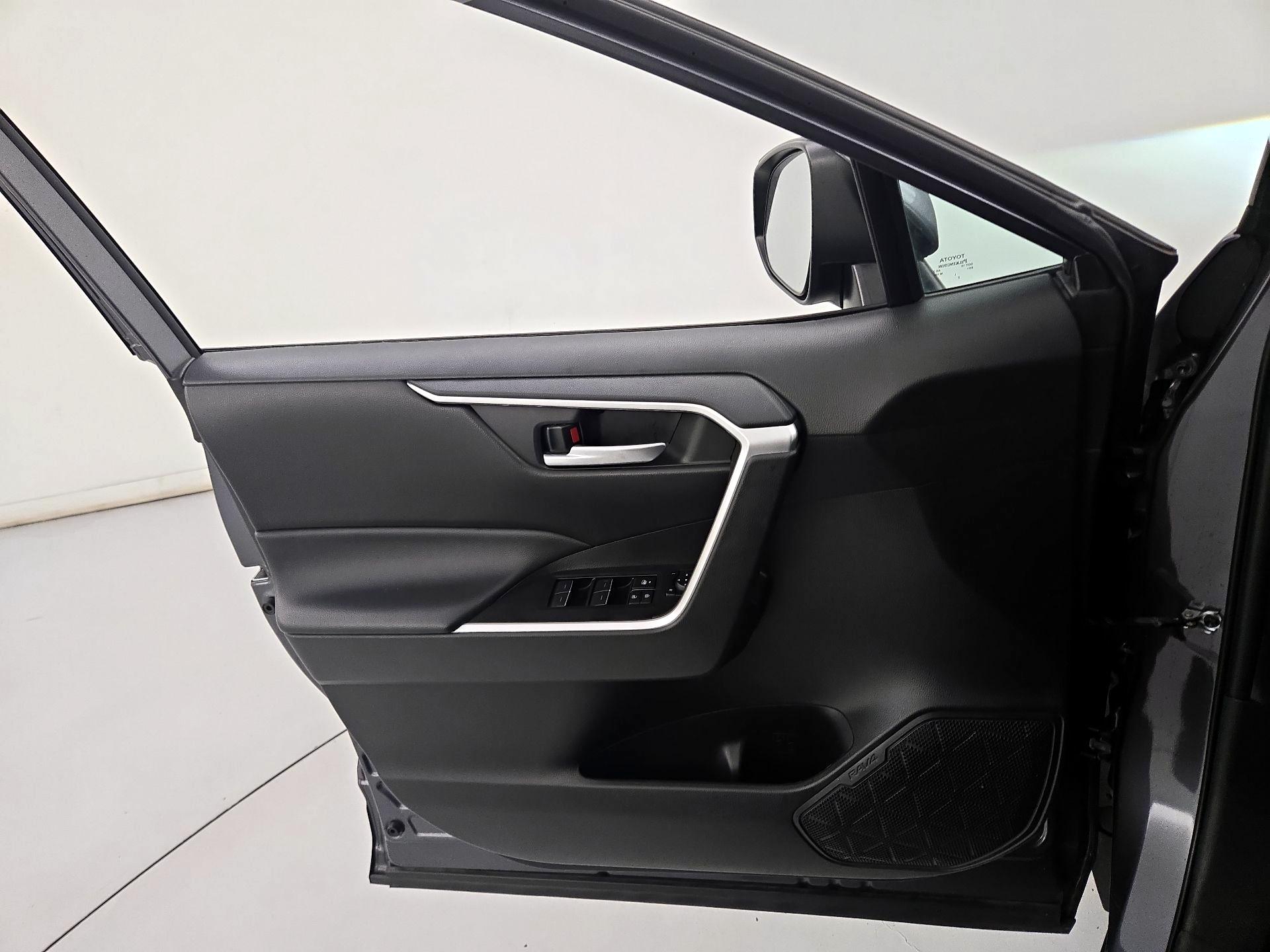 Thumbnail: 2023 Toyota RAV4 - 12