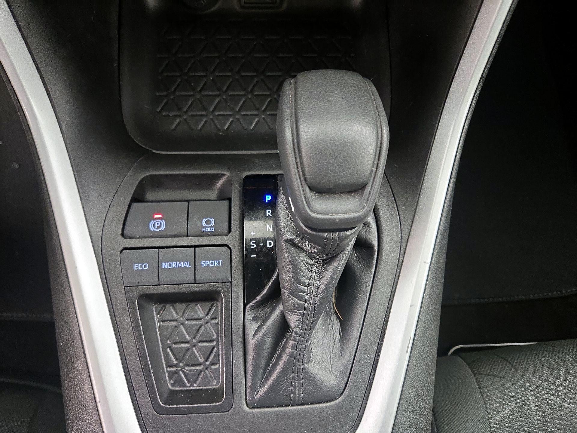 Thumbnail: 2023 Toyota RAV4 - 17