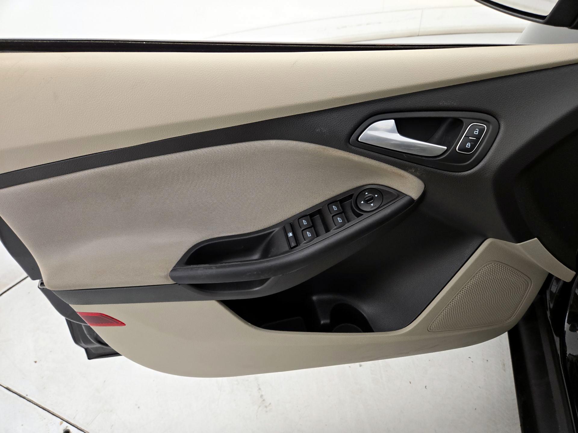 Thumbnail: 2016 Ford Focus - 12