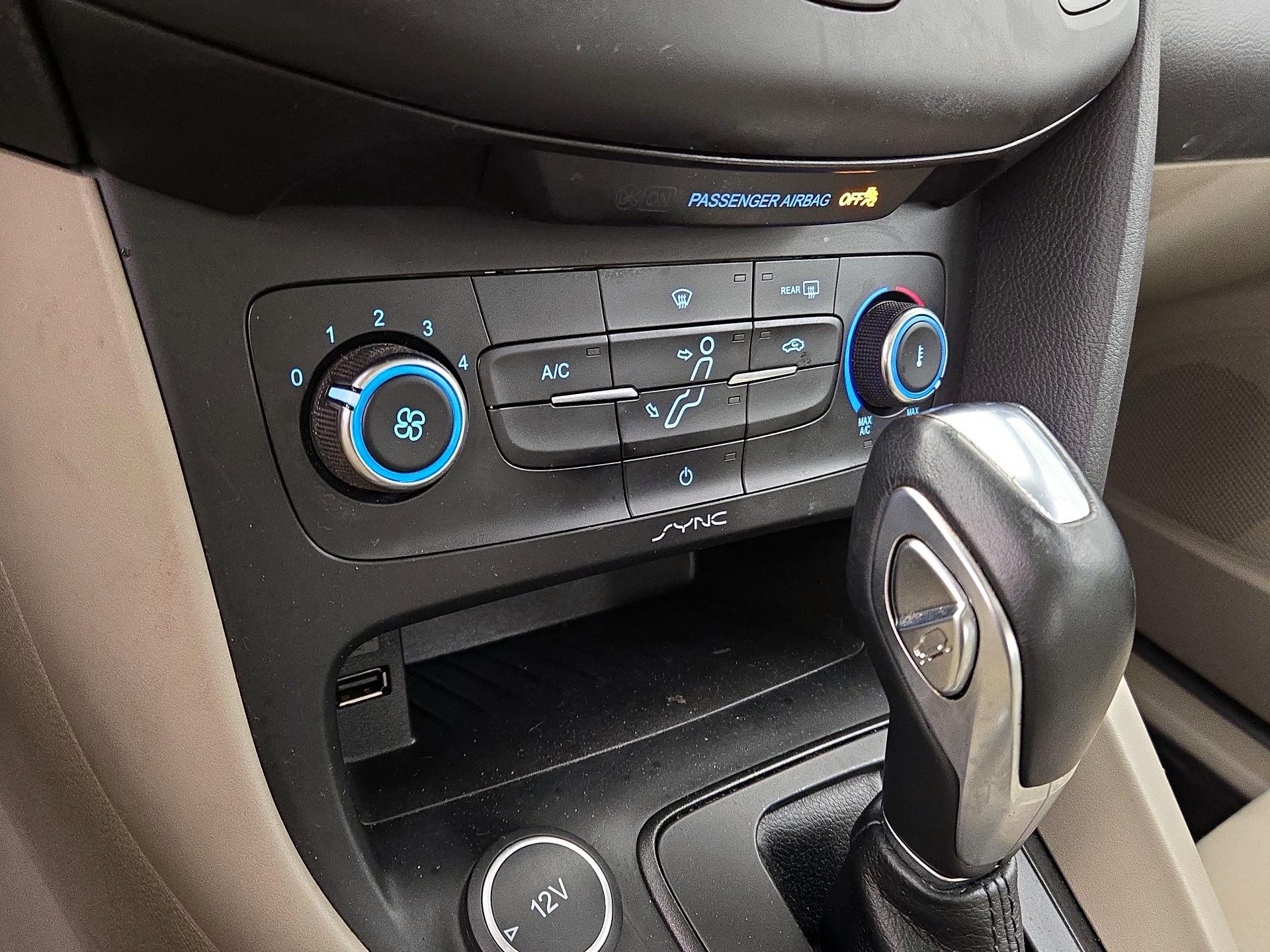 Thumbnail: 2016 Ford Focus - 16