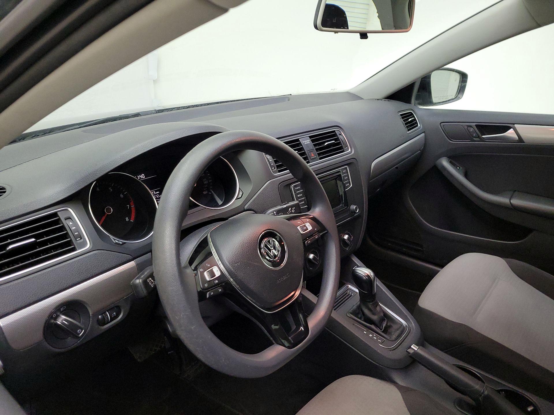 Thumbnail: 2017 Volkswagen Jetta - 9