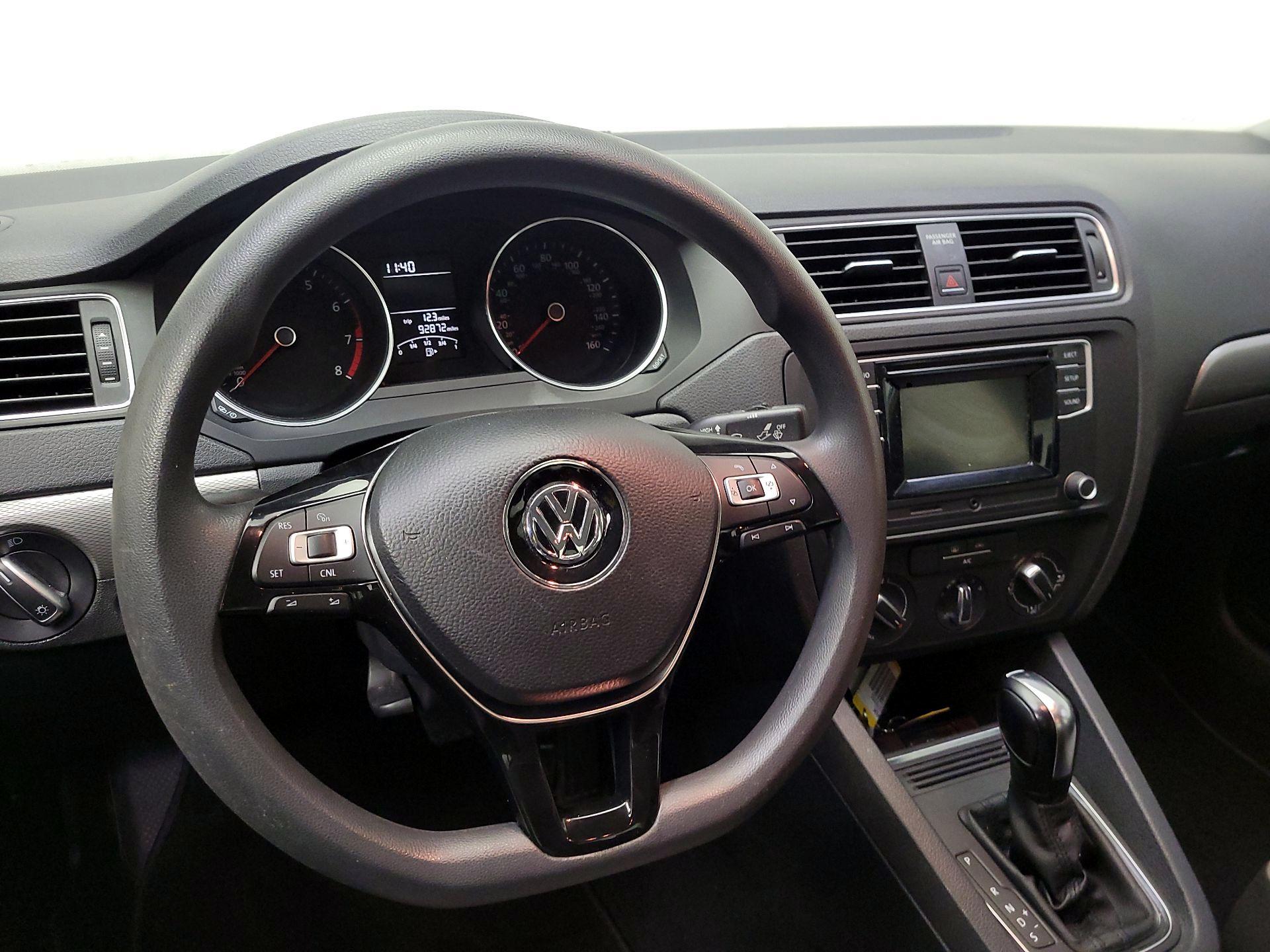 Thumbnail: 2017 Volkswagen Jetta - 10