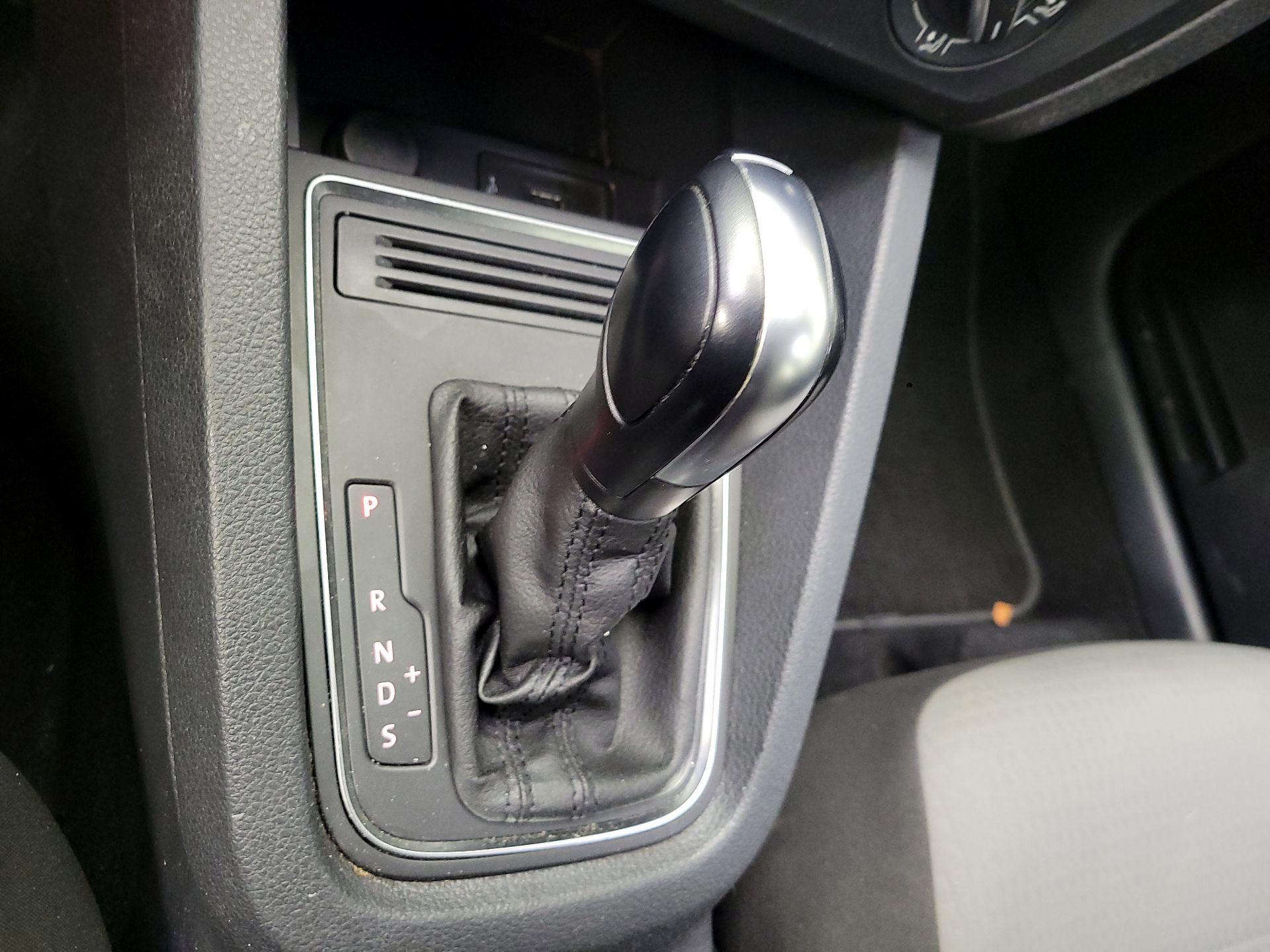 Thumbnail: 2017 Volkswagen Jetta - 17