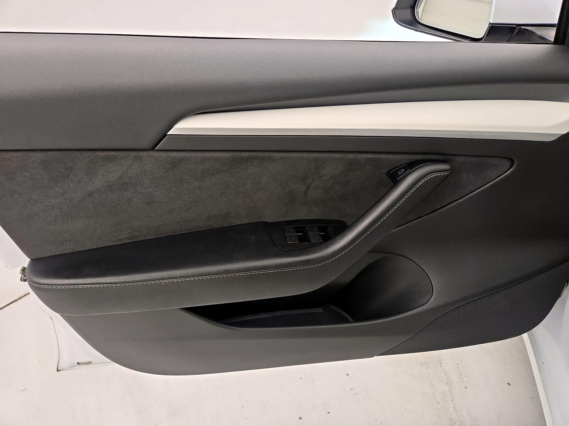 Thumbnail: 2022 Tesla Model 3 - 12