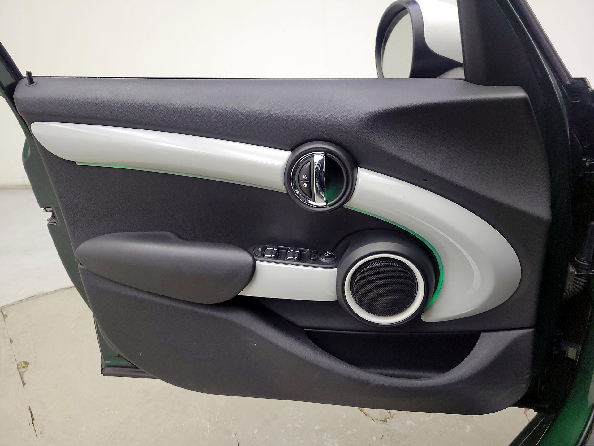 Thumbnail: 2015 MINI Cooper Hardtop - 12