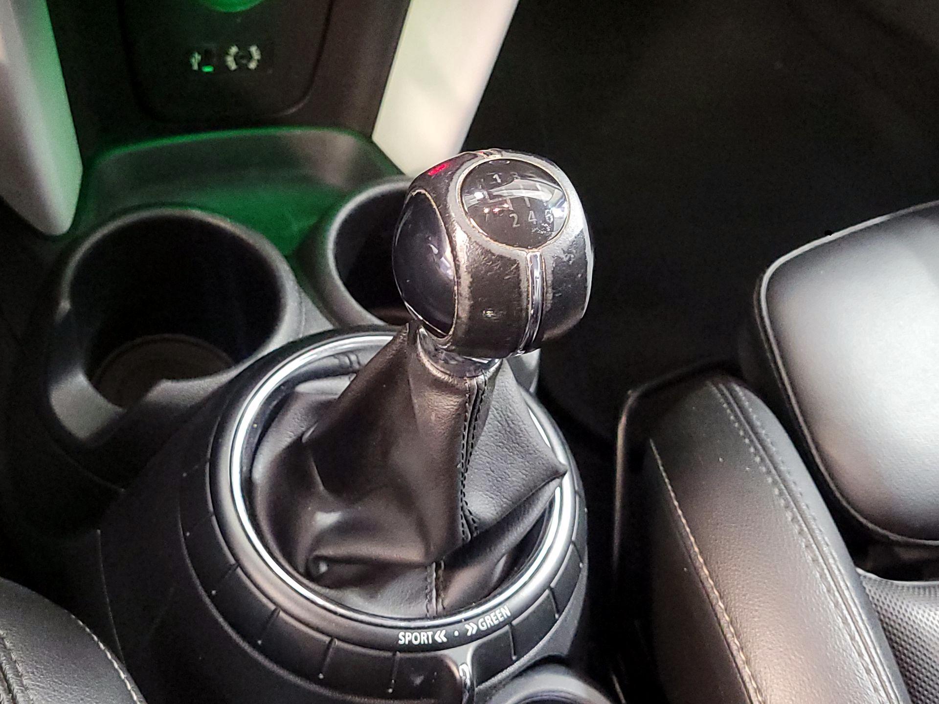 Thumbnail: 2015 MINI Cooper Hardtop - 16