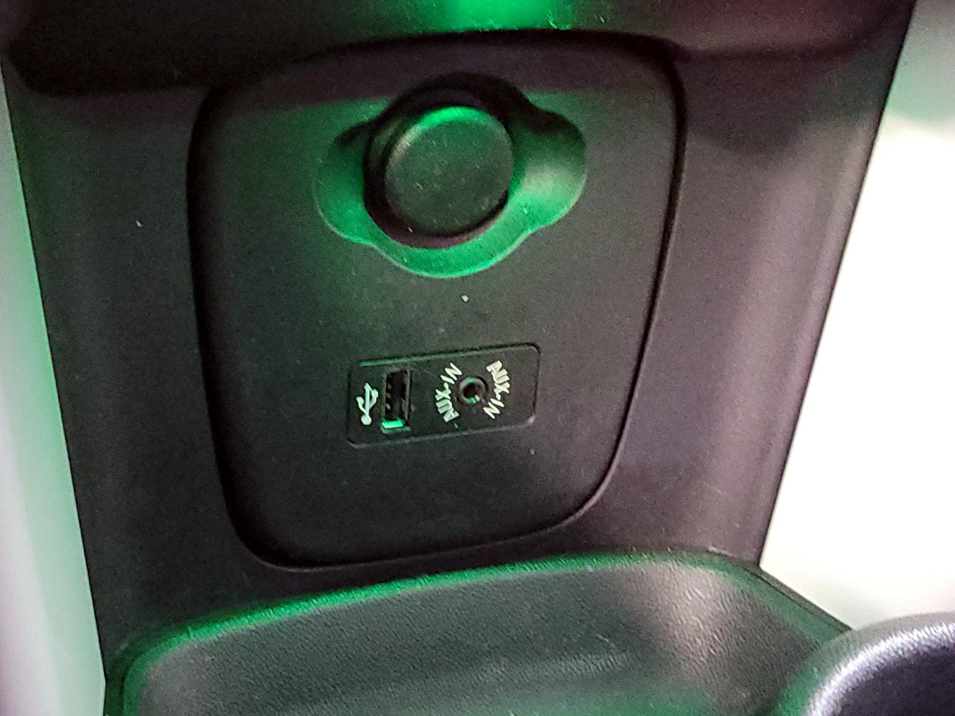 Thumbnail: 2015 MINI Cooper Hardtop - 17