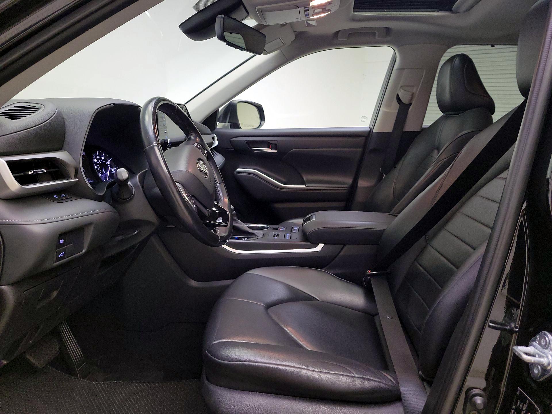 Thumbnail: 2021 Toyota Highlander - 11