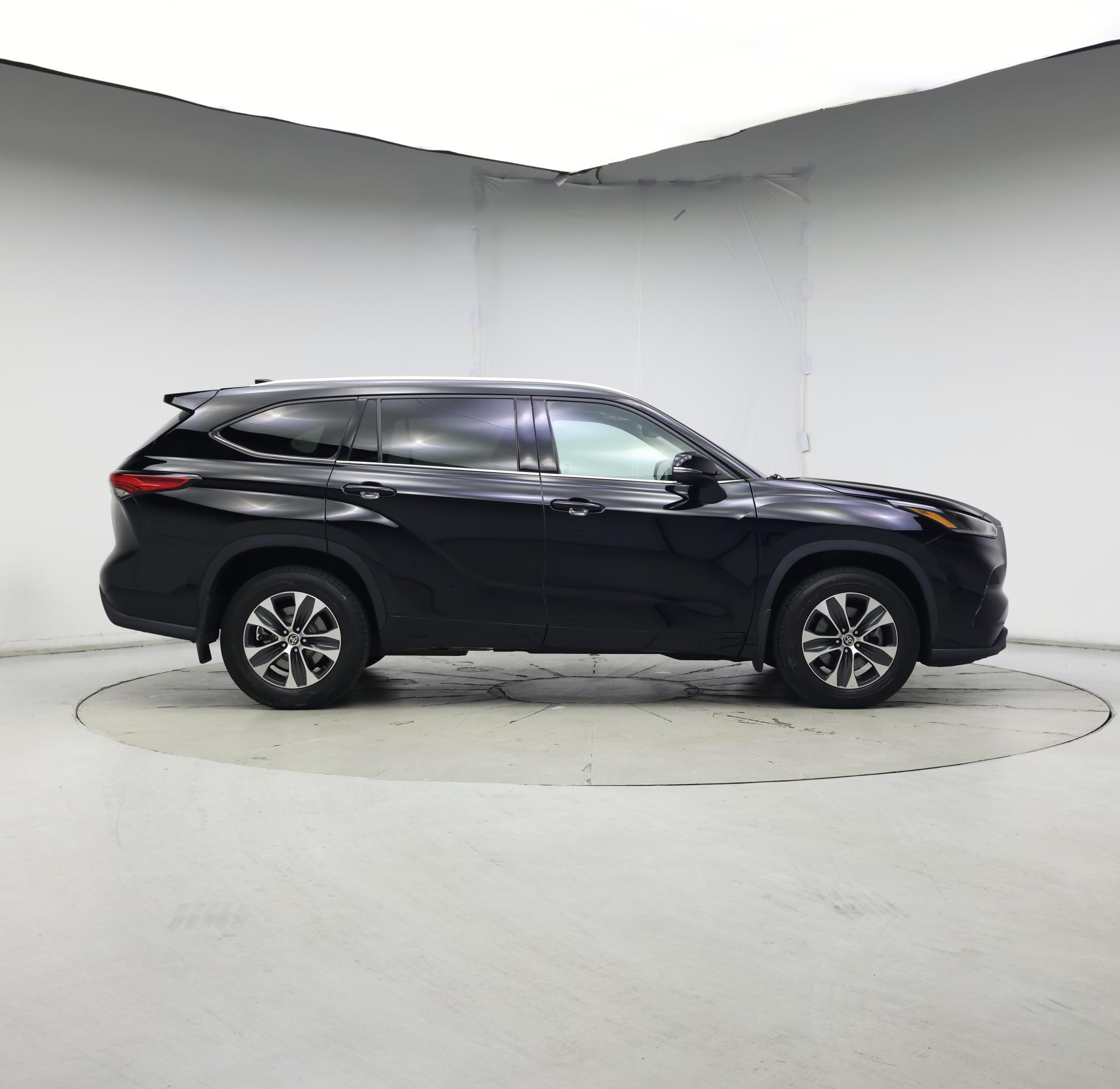 Thumbnail: 2021 Toyota Highlander - 7