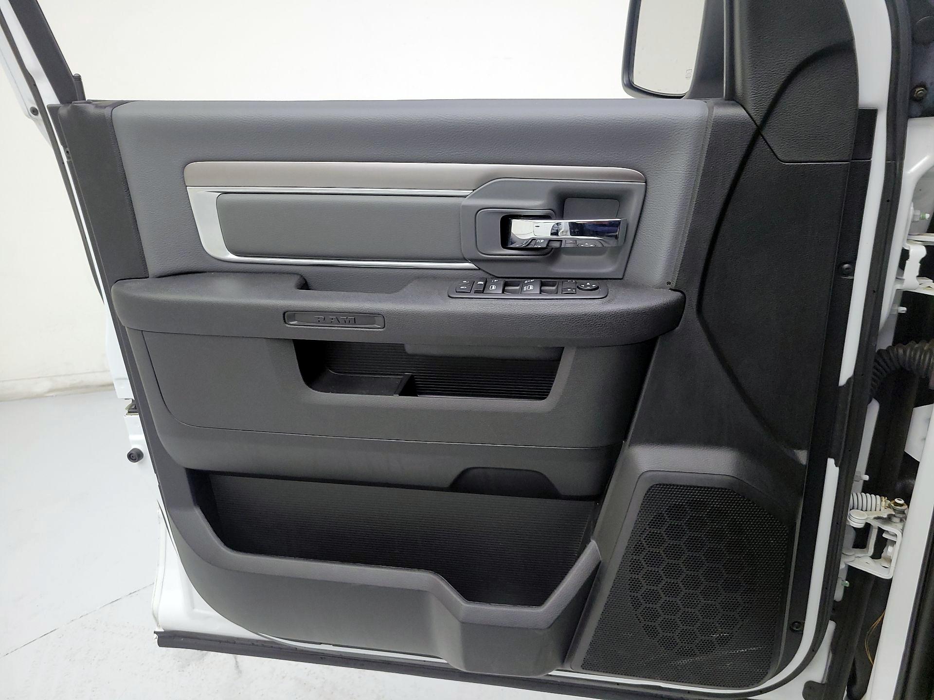 Thumbnail: 2023 RAM 1500 Classic - 10