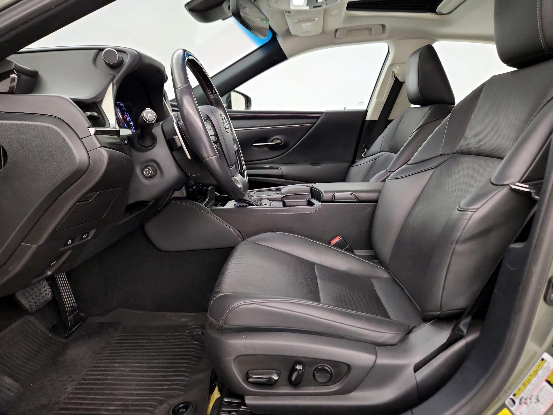 Thumbnail: 2020 Lexus ES - 11