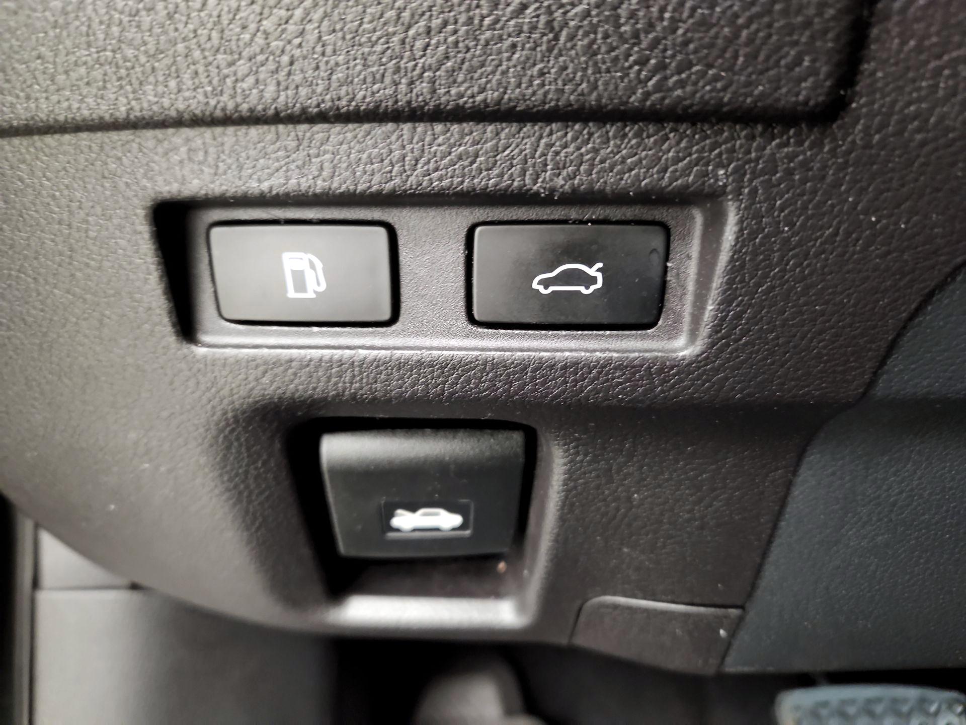 Thumbnail: 2020 Lexus ES - 13