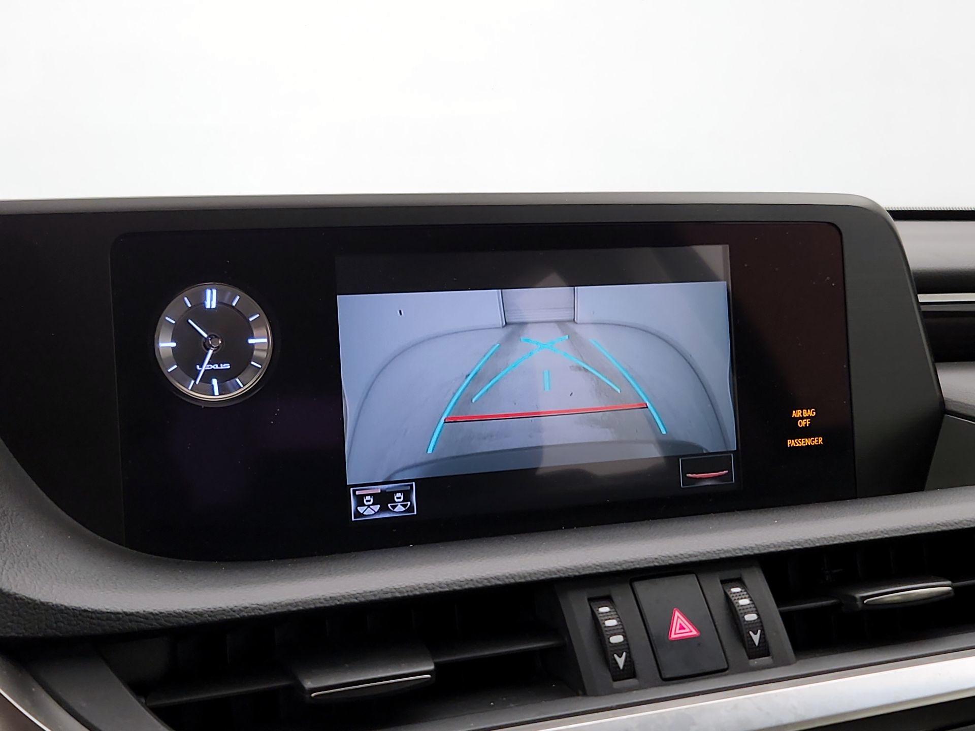 Thumbnail: 2020 Lexus ES - 14