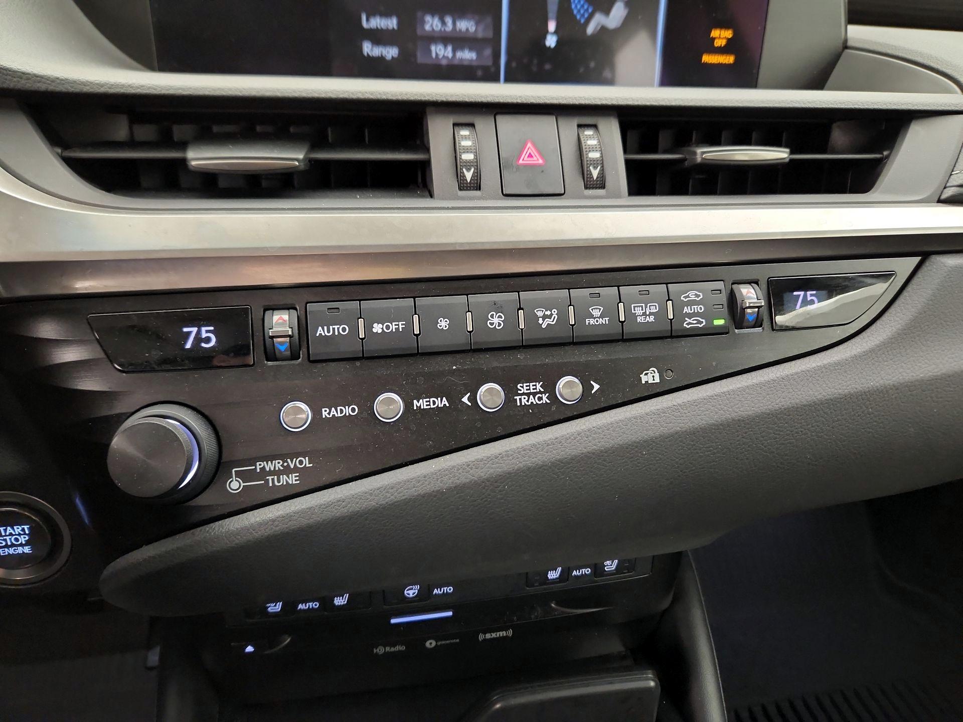 Thumbnail: 2020 Lexus ES - 16