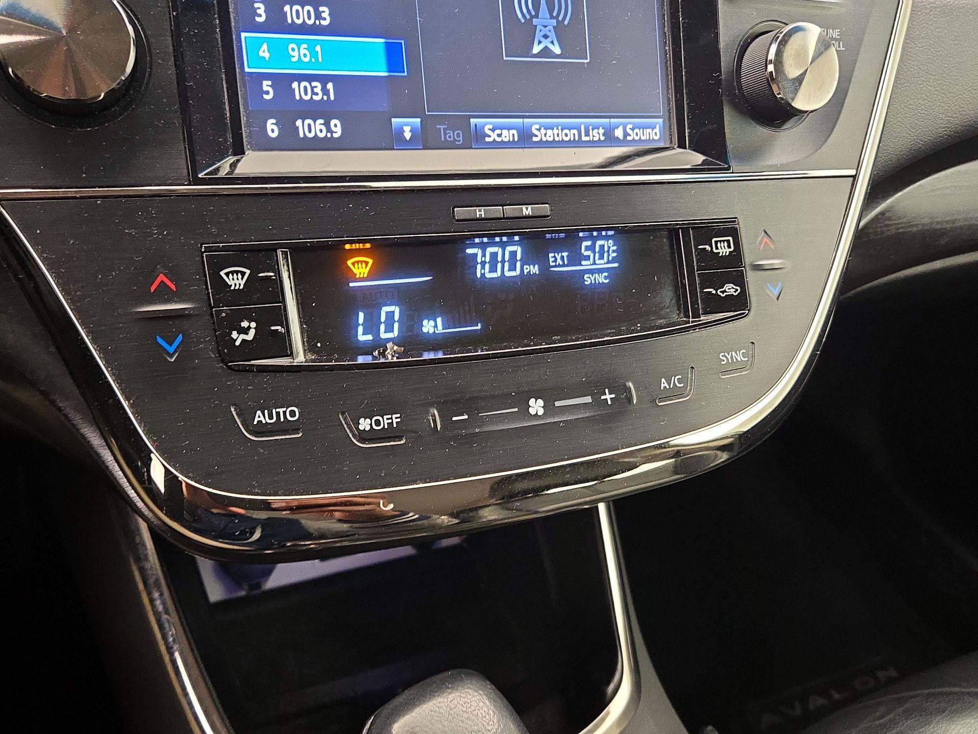 Thumbnail: 2018 Toyota Avalon - 16