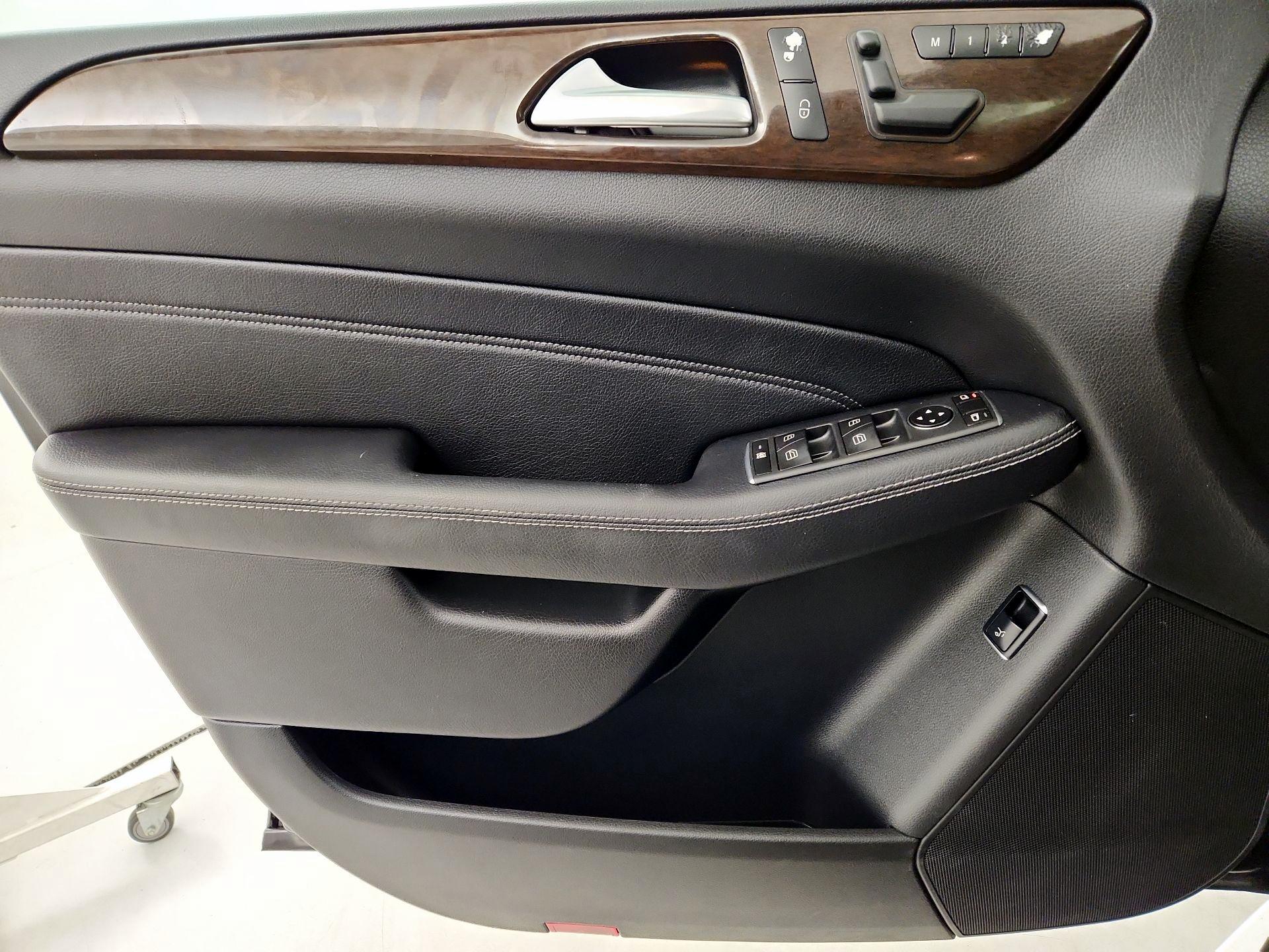 Thumbnail: 2015 Mercedes-Benz M-Class - 12