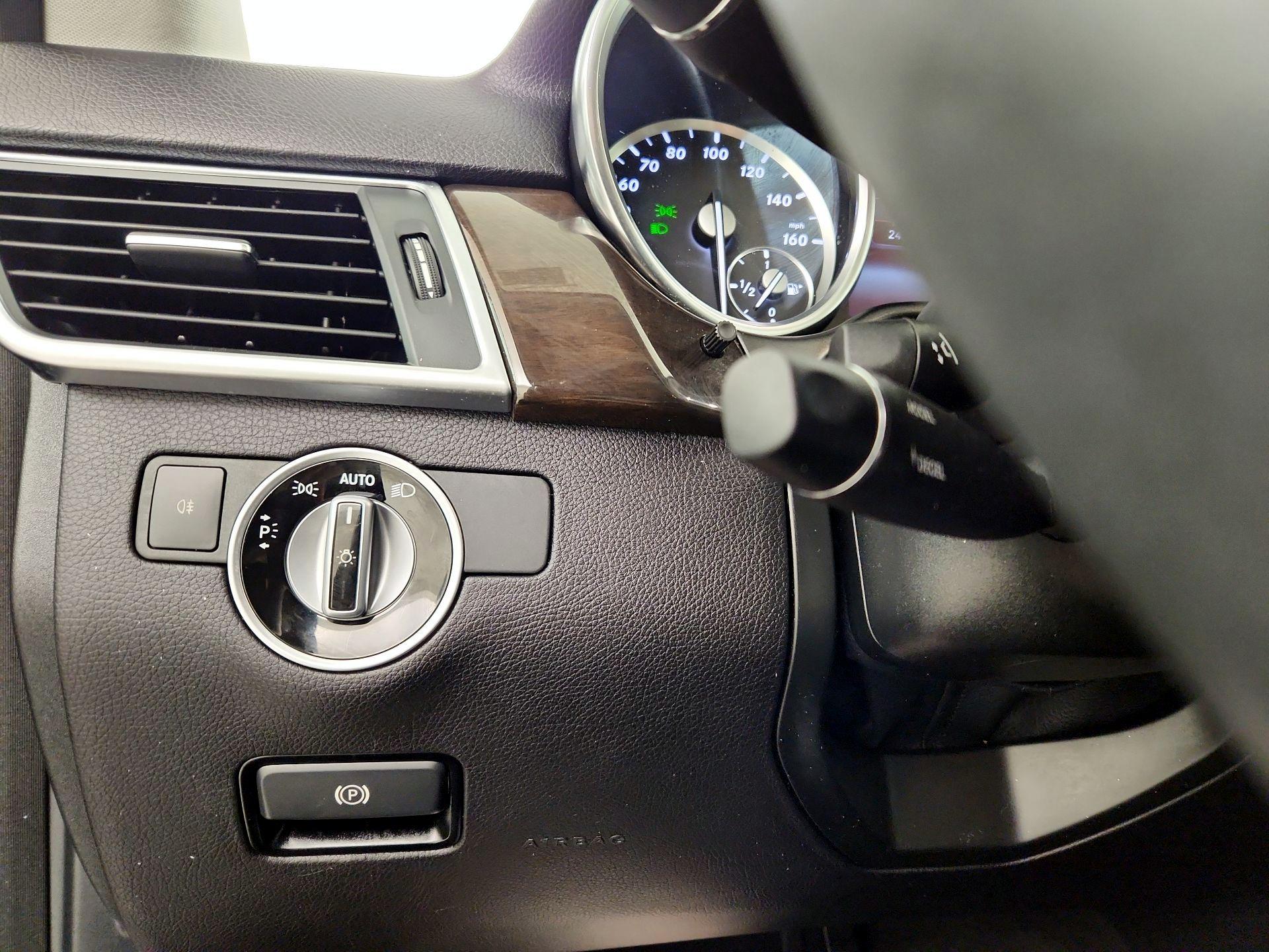 Thumbnail: 2015 Mercedes-Benz M-Class - 13