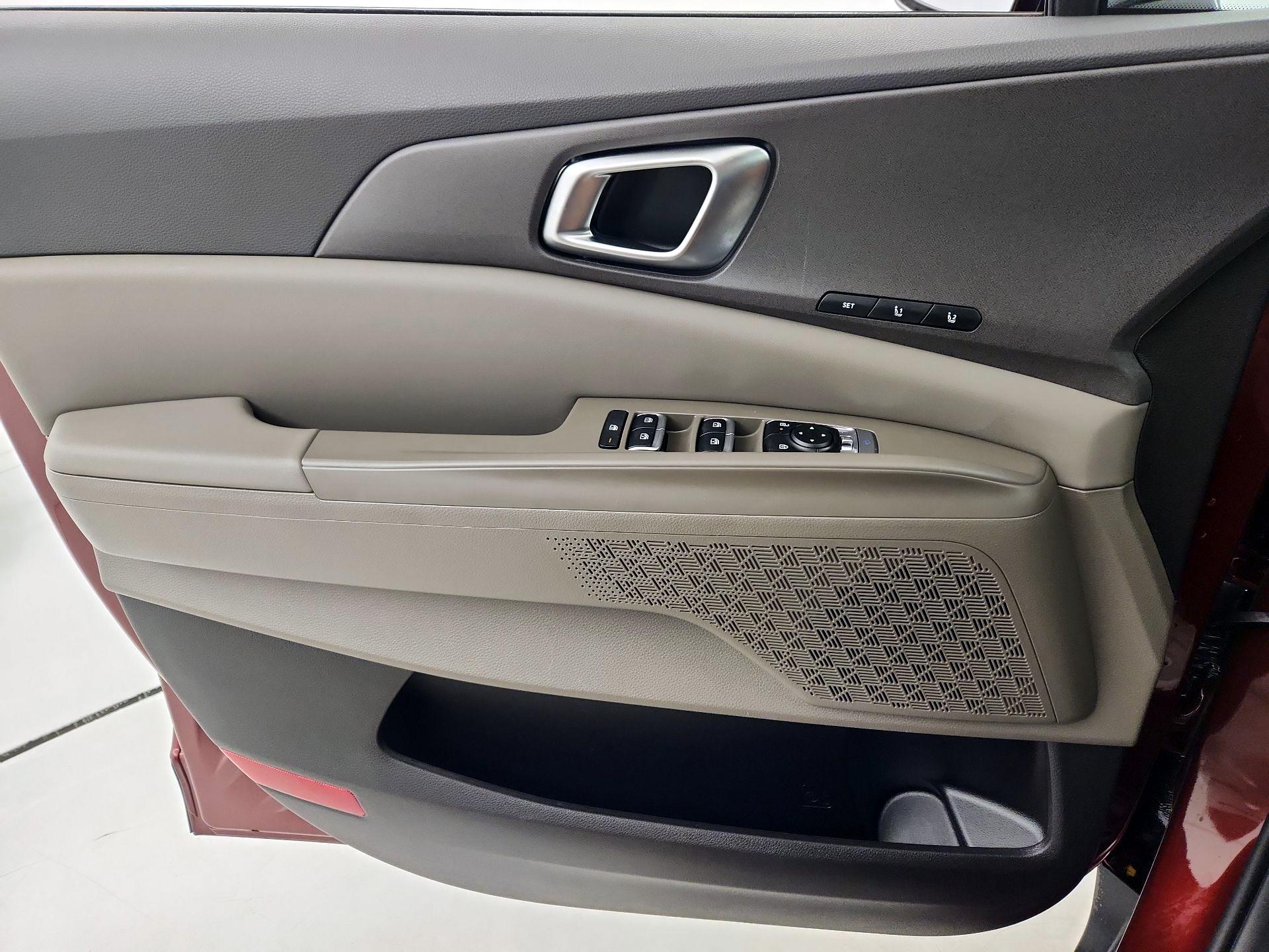 Thumbnail: 2025 Kia Carnival - 12