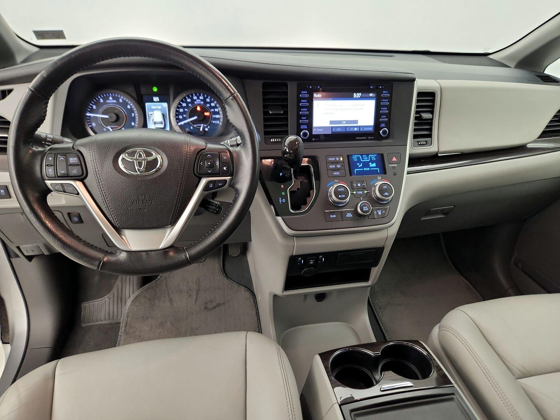 Thumbnail: 2020 Toyota Sienna - 9