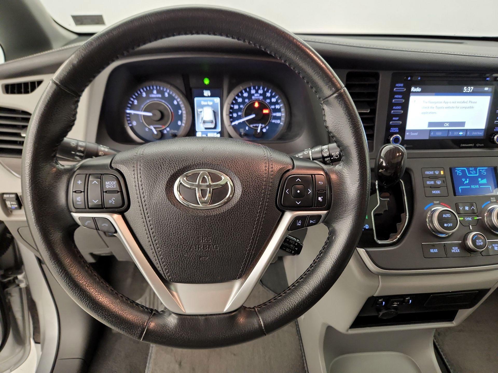 Thumbnail: 2020 Toyota Sienna - 10