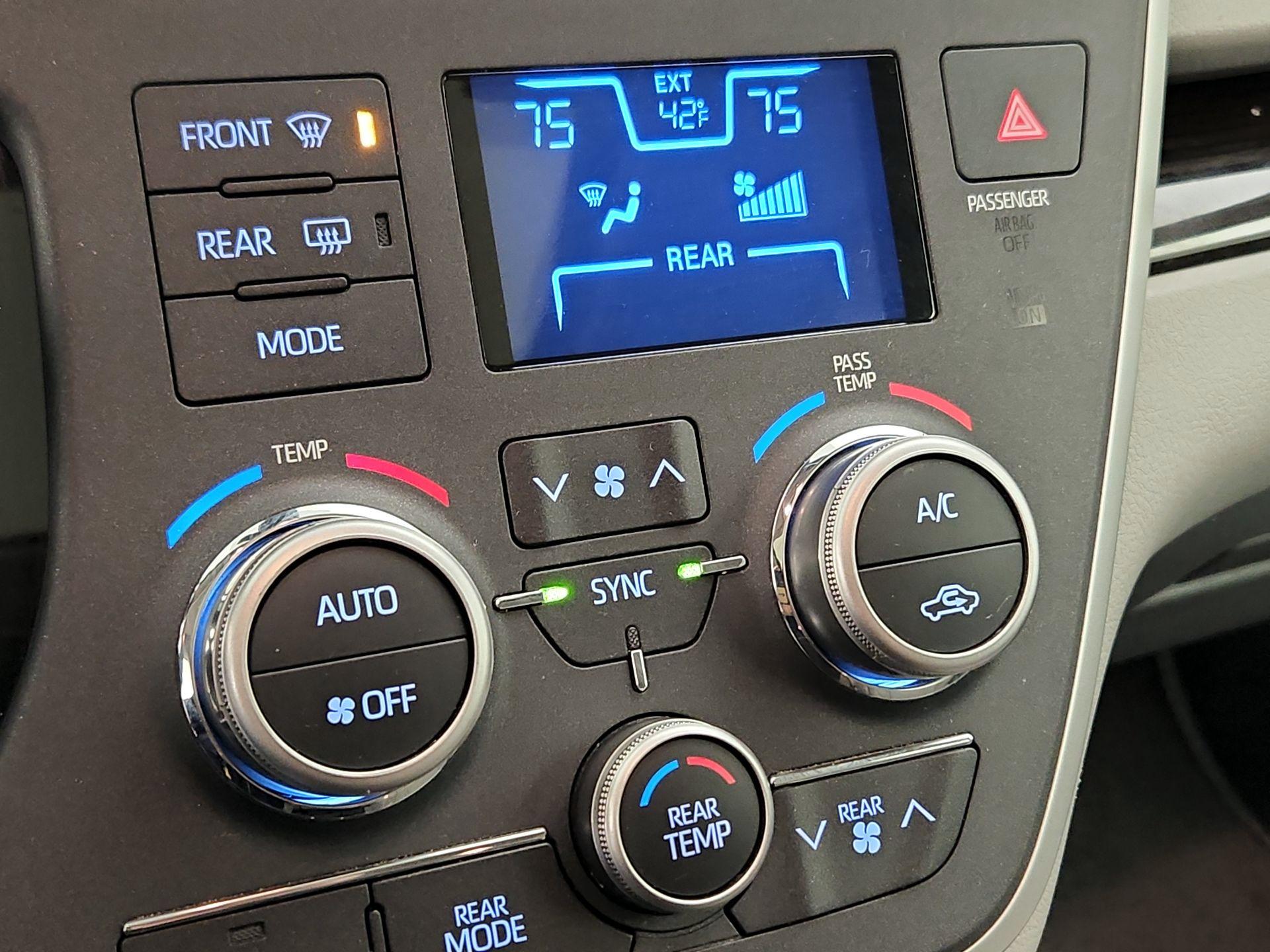 Thumbnail: 2020 Toyota Sienna - 17