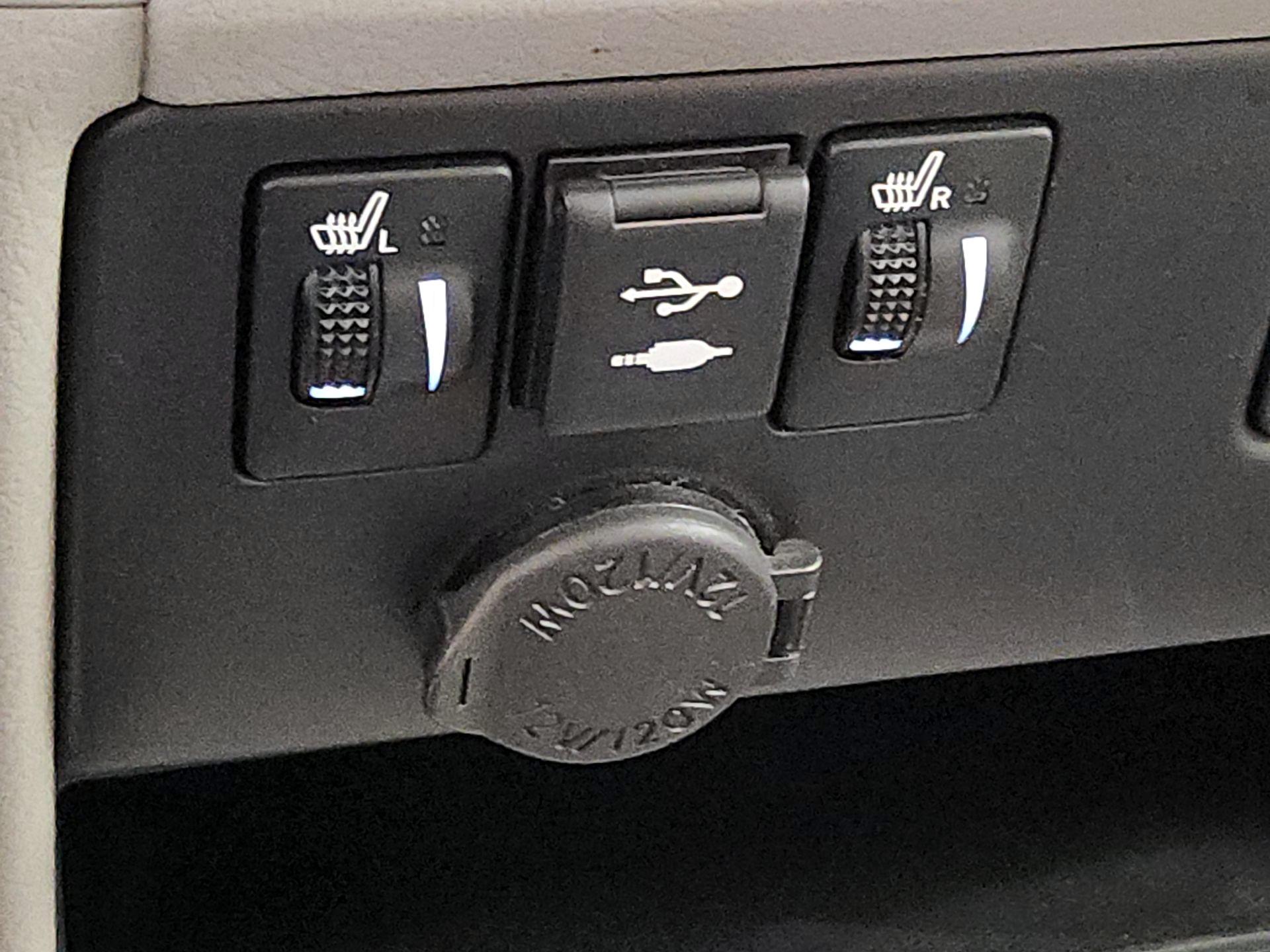 Thumbnail: 2020 Toyota Sienna - 19