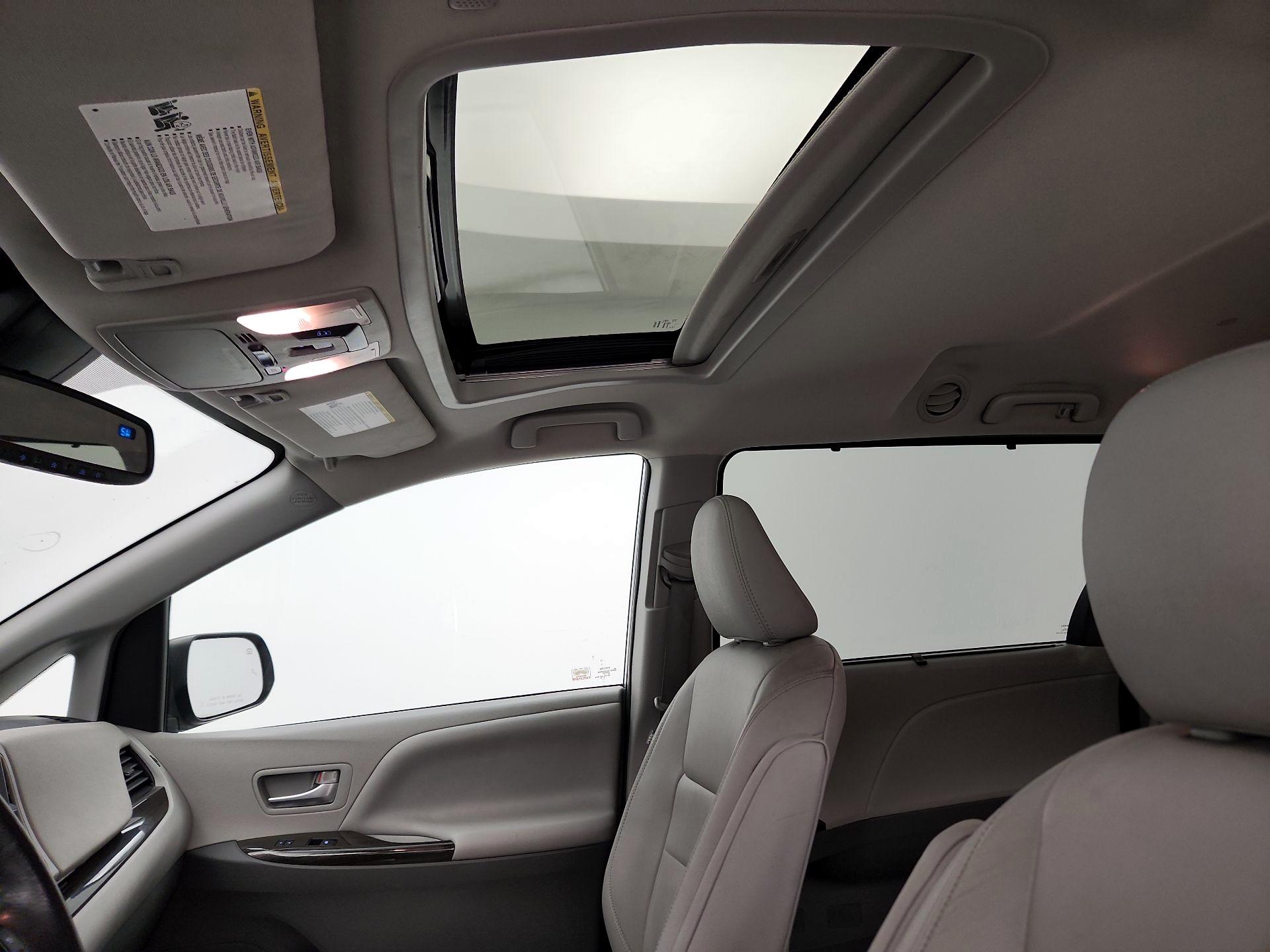 Thumbnail: 2020 Toyota Sienna - 20