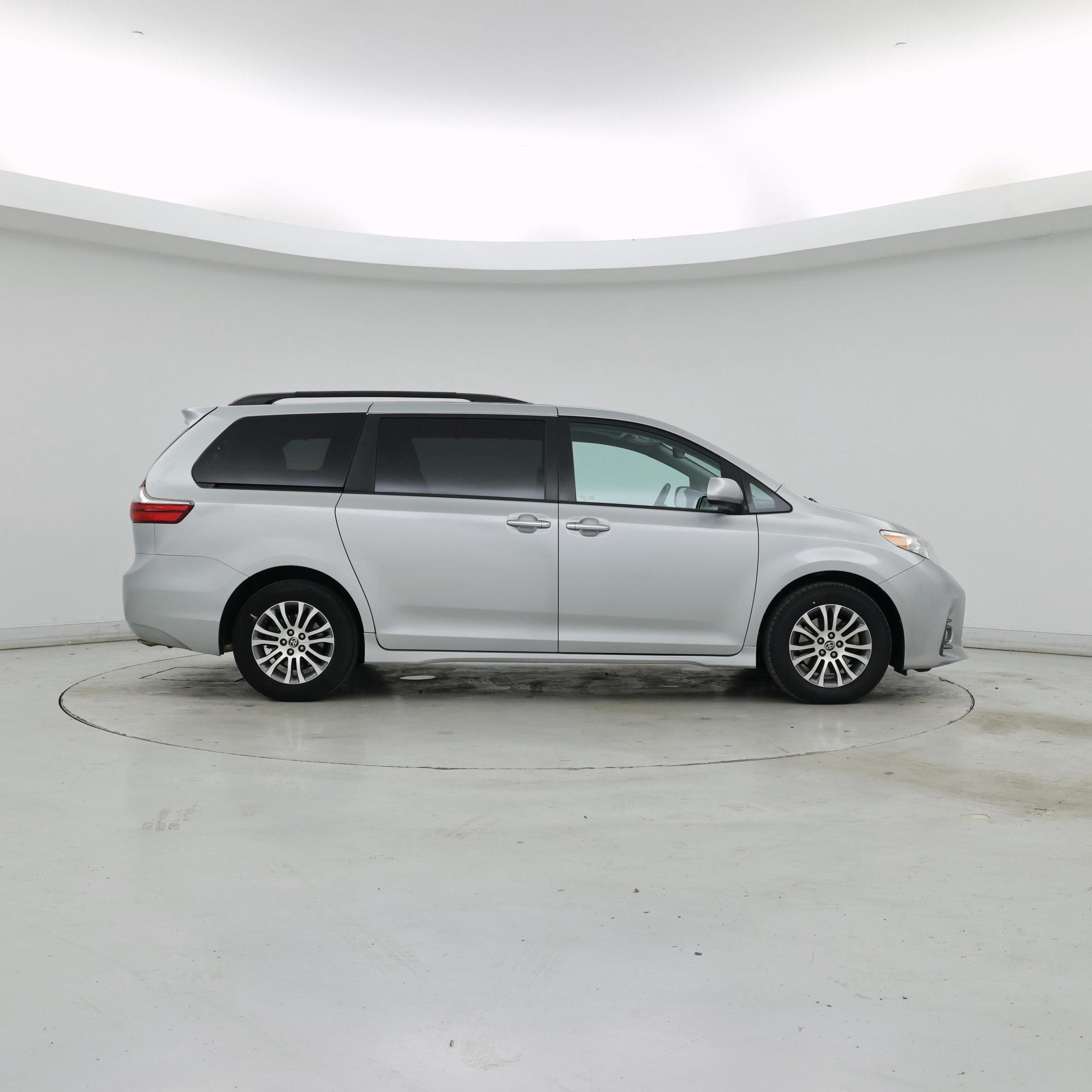 Thumbnail: 2020 Toyota Sienna - 7