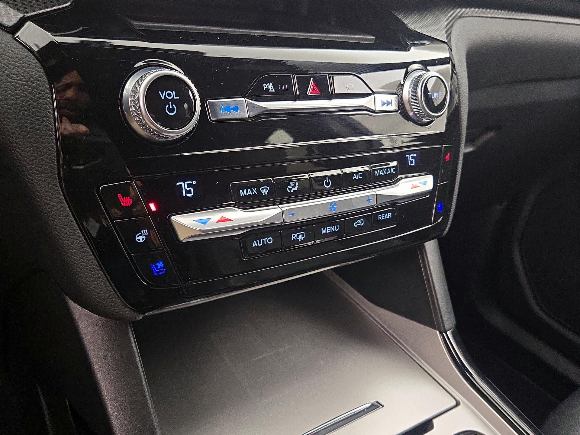 Thumbnail: 2021 Ford Explorer - 17