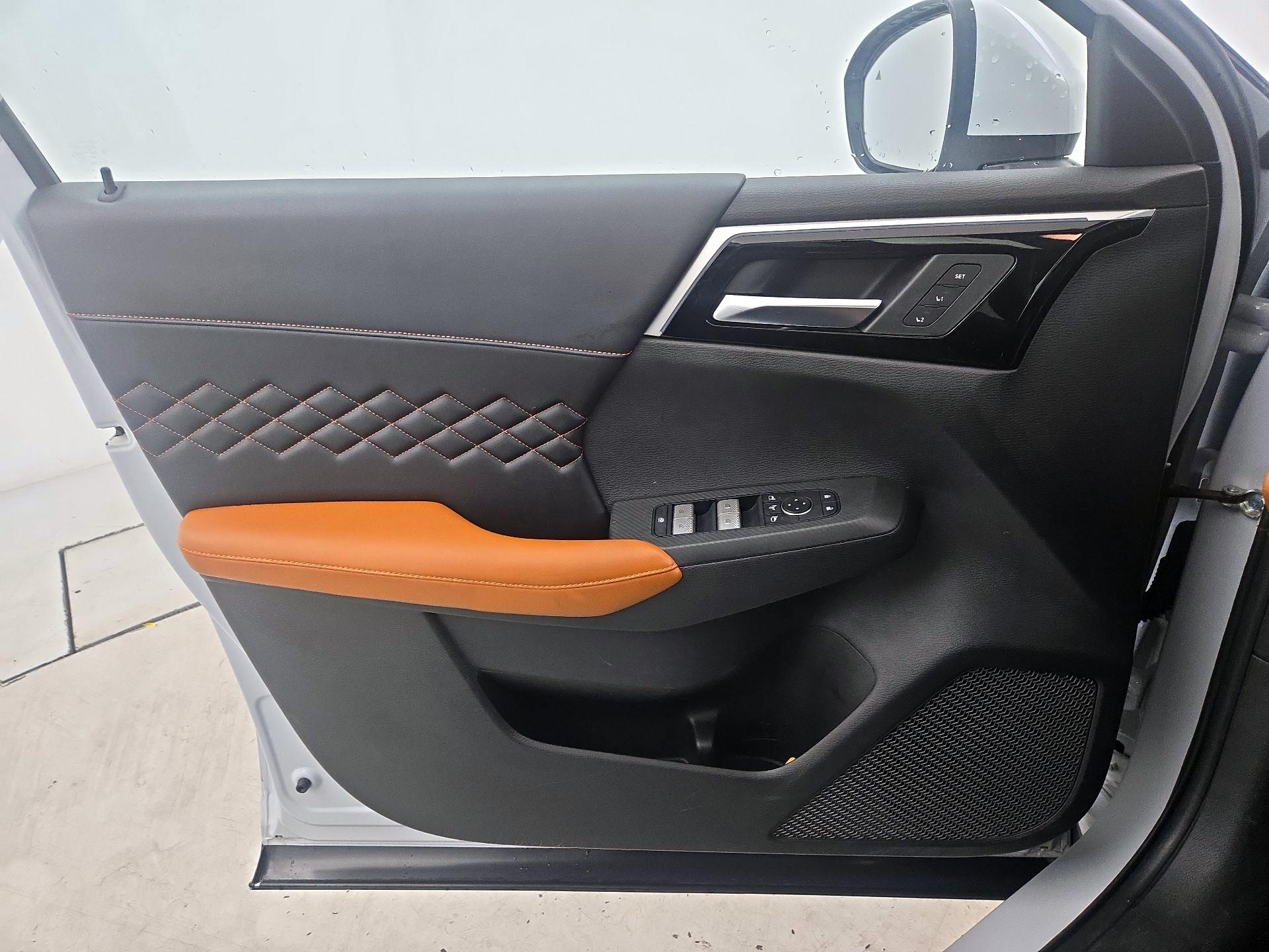 Thumbnail: 2022 Mitsubishi Outlander - 12