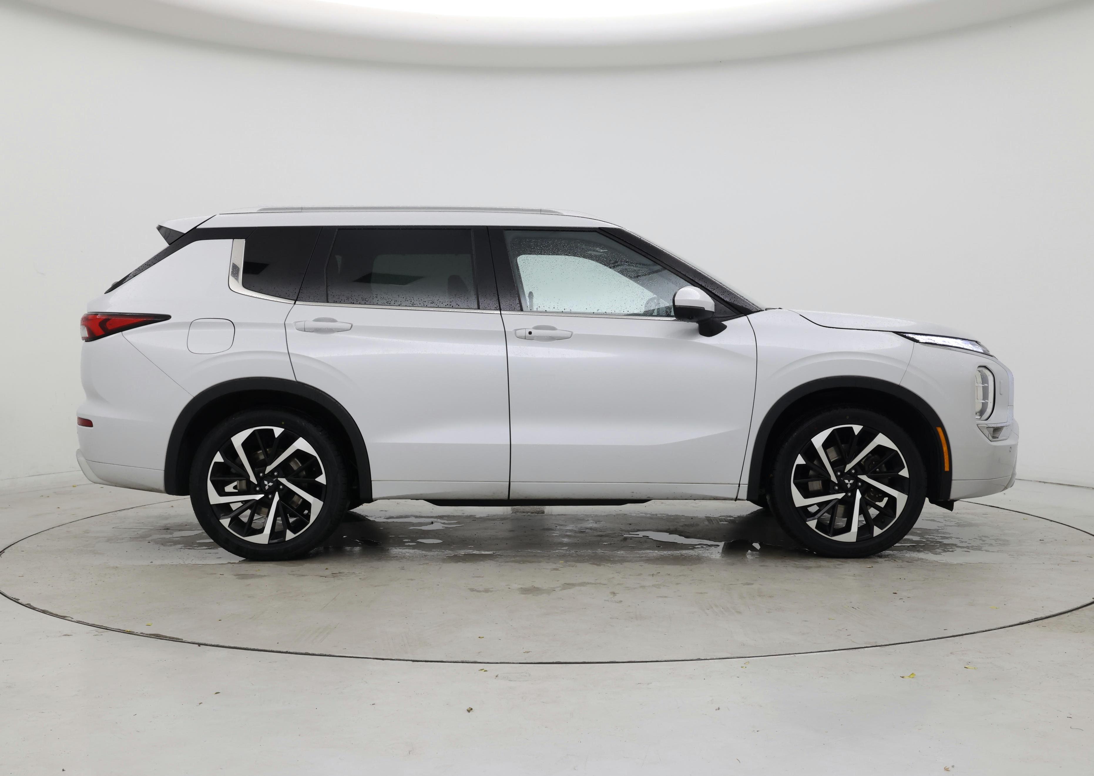 Thumbnail: 2022 Mitsubishi Outlander - 7