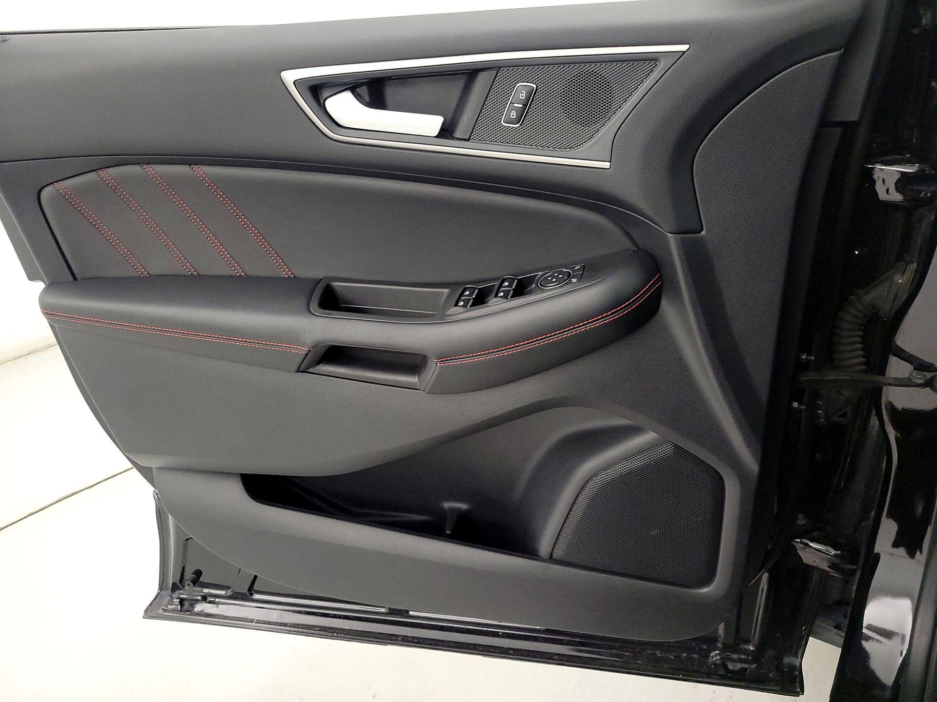 Thumbnail: 2021 Ford Edge - 12