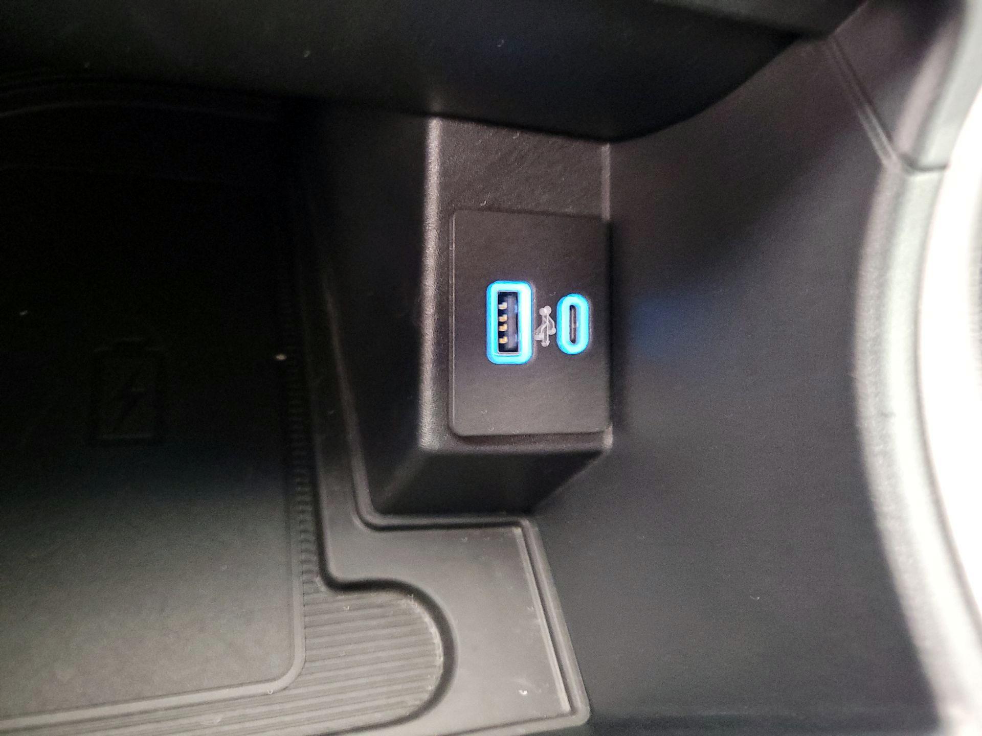 Thumbnail: 2021 Ford Edge - 18