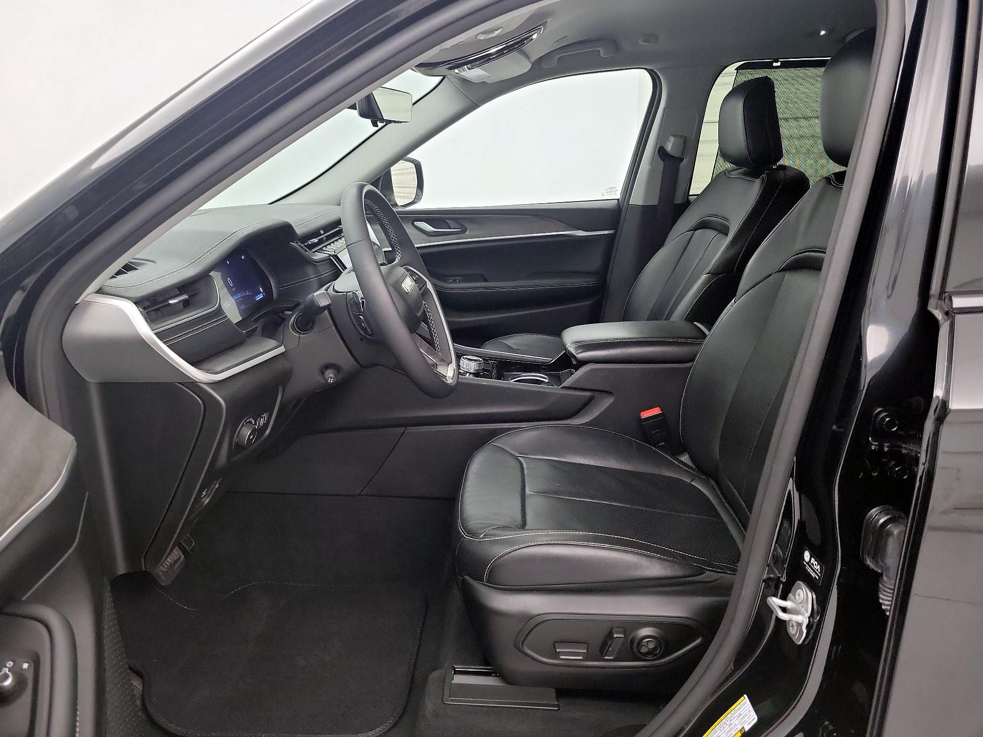 Thumbnail: 2023 Jeep Grand Cherokee - 11