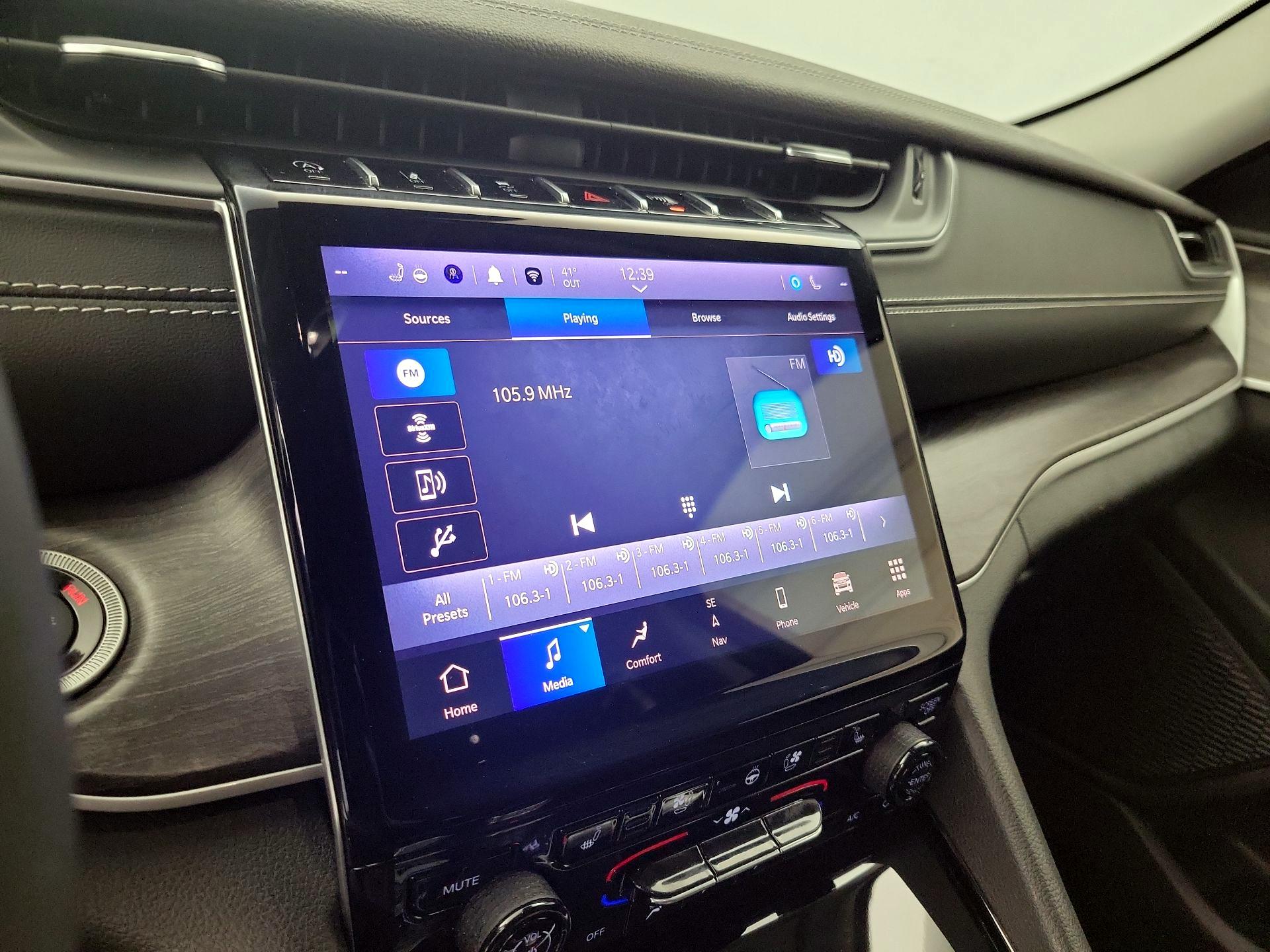 Thumbnail: 2023 Jeep Grand Cherokee - 16