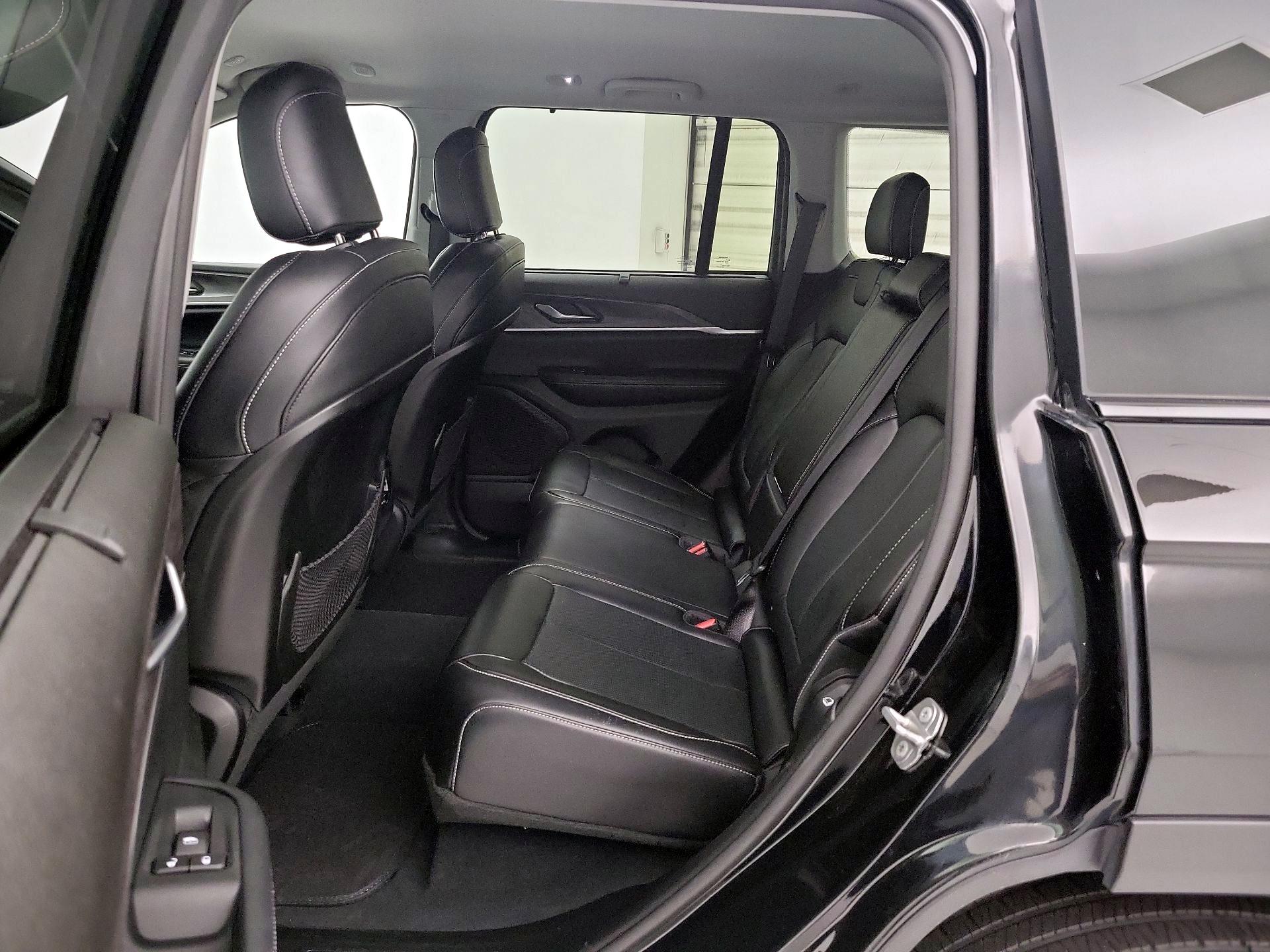 Thumbnail: 2023 Jeep Grand Cherokee - 20