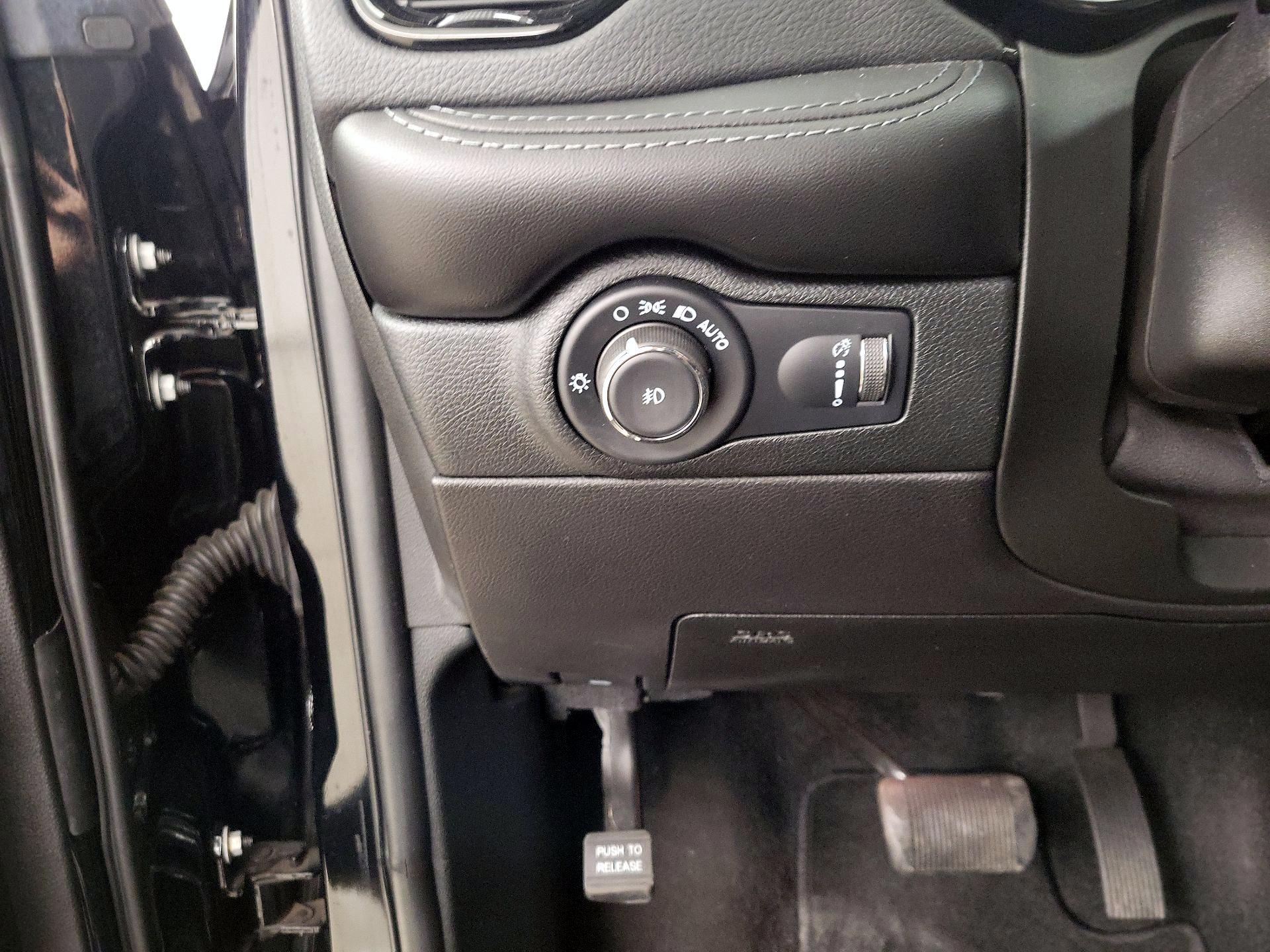 Thumbnail: 2022 Dodge Durango - 13