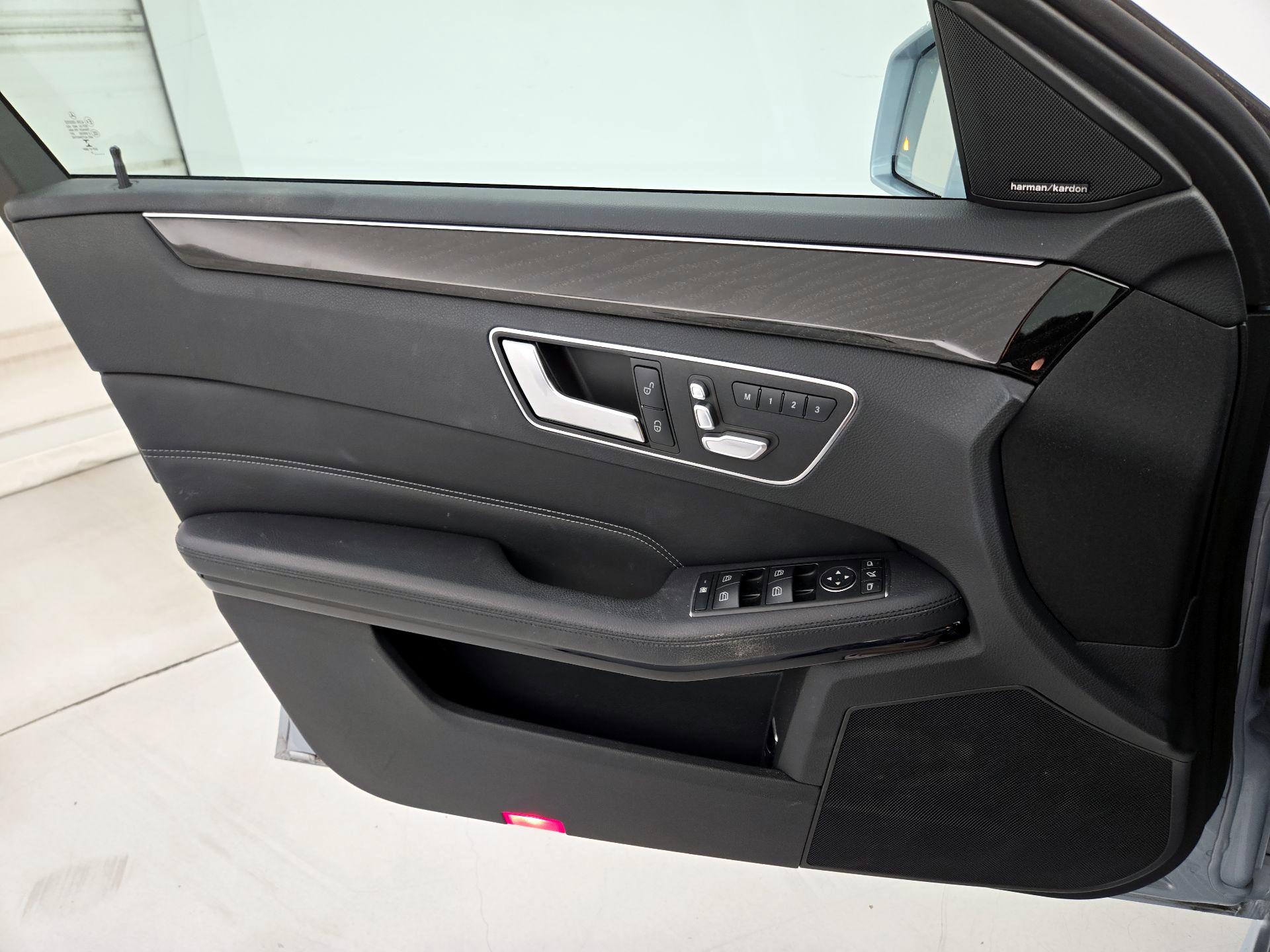 Thumbnail: 2016 Mercedes-Benz E-Class - 12