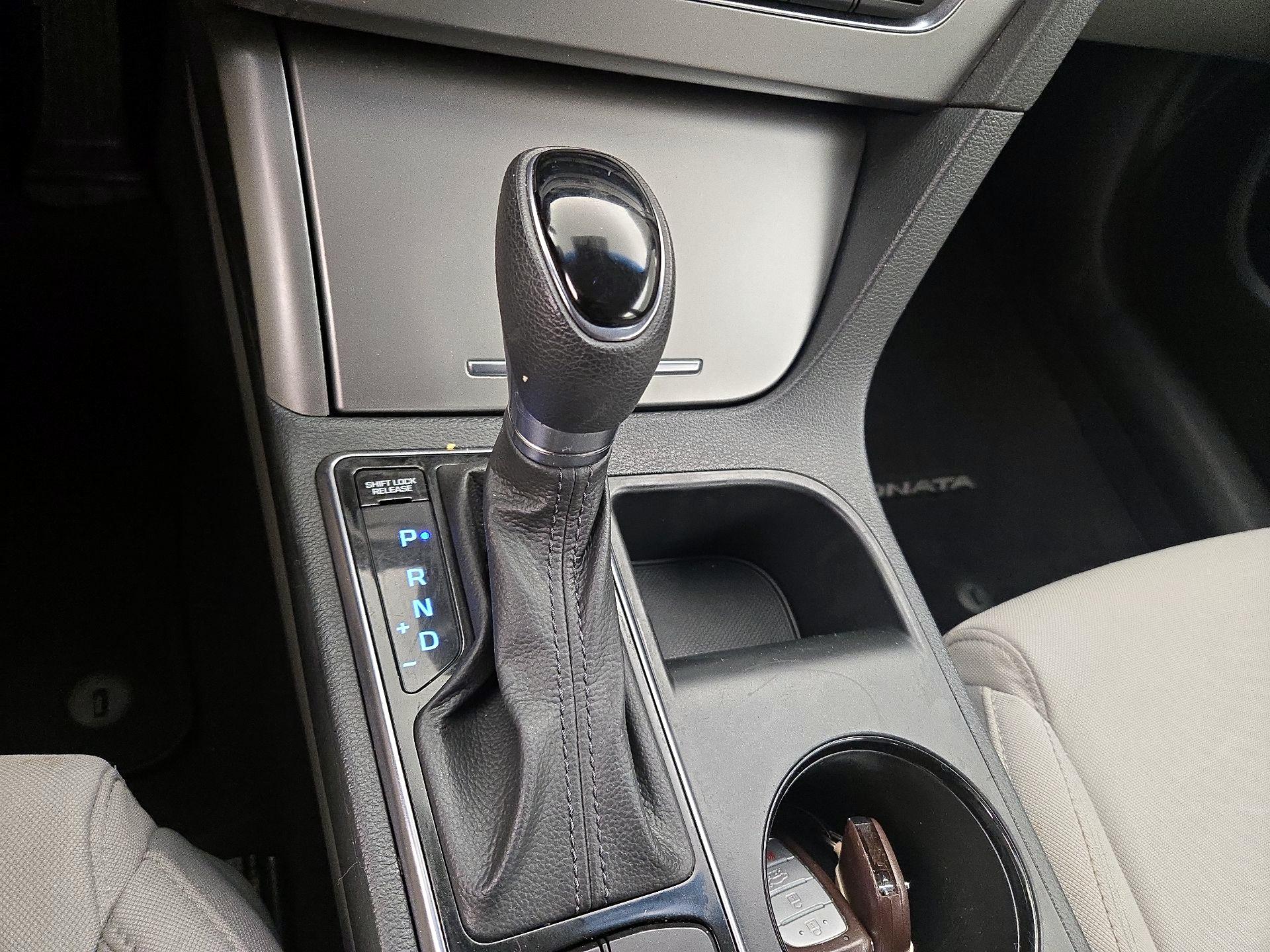 Thumbnail: 2016 Hyundai Sonata - 17