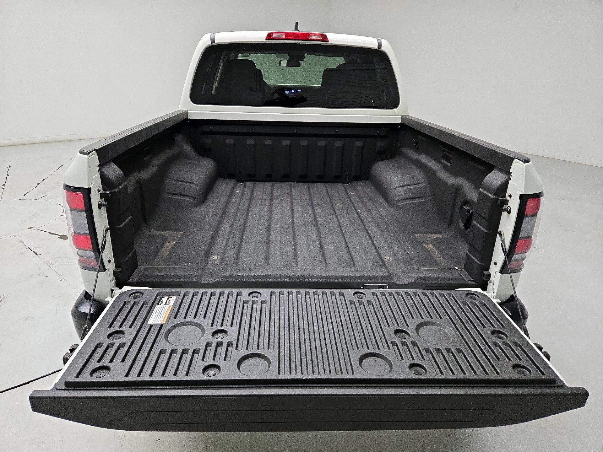 Thumbnail: 2025 Nissan Frontier - 18